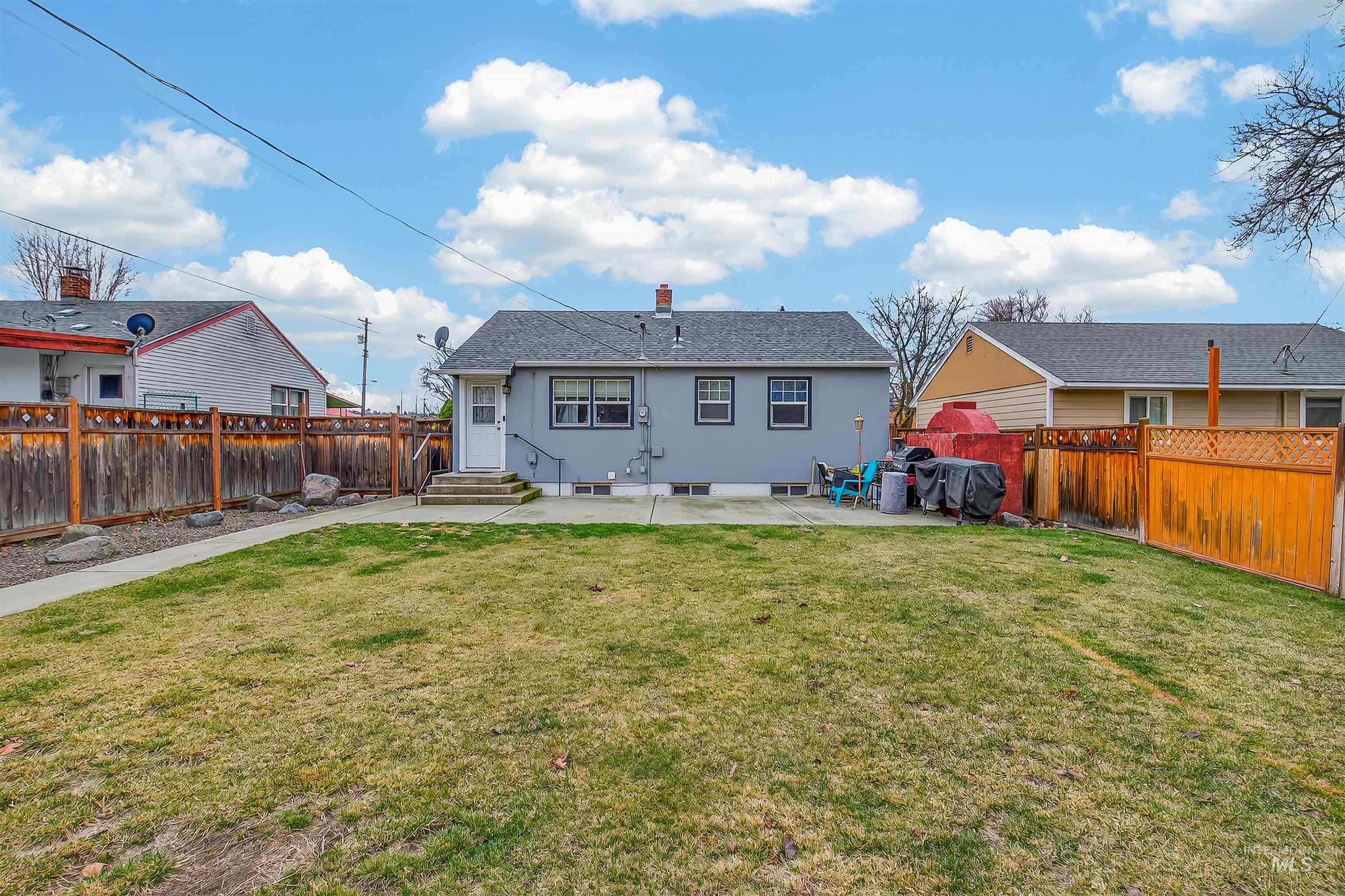 835 12th St., Clarkston, Washington 99403, 3 Bedrooms, 2 Bathrooms, Residential For Sale, Price $360,000,MLS 98977270