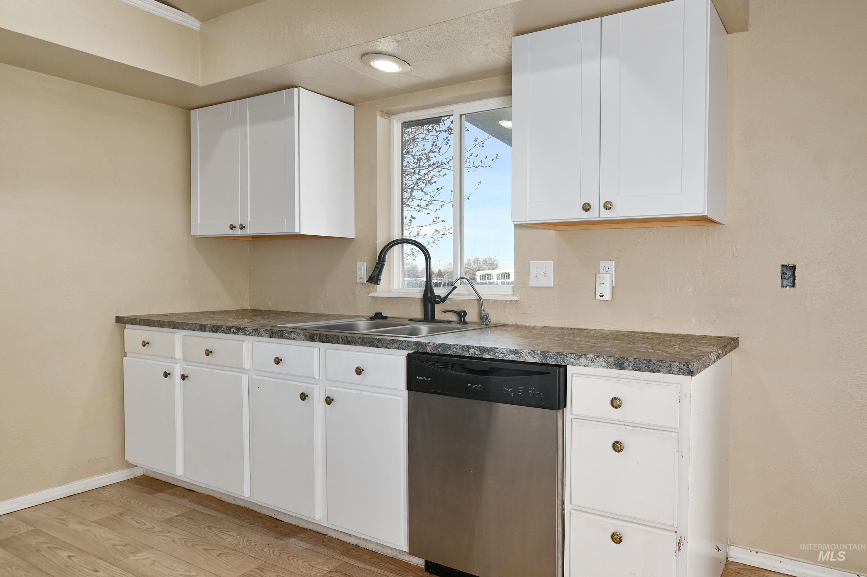 3020 Sugar Cane Drive, Nampa, Idaho 83687, 3 Bedrooms, 2 Bathrooms, Residential For Sale, Price $348,000, 98977277