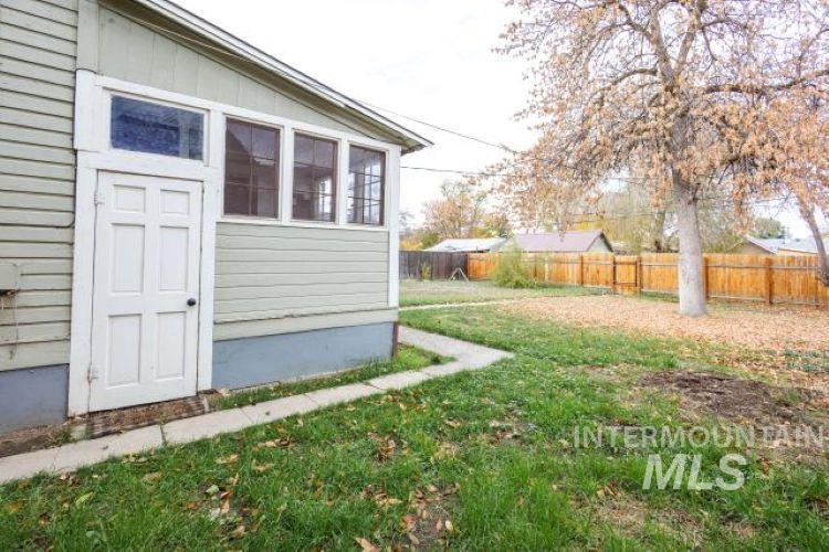 622 W Commercial St, Weiser, Idaho 83672, 2 Bedrooms, 1 Bathroom, Residential For Sale, Price $204,000,MLS 98977279