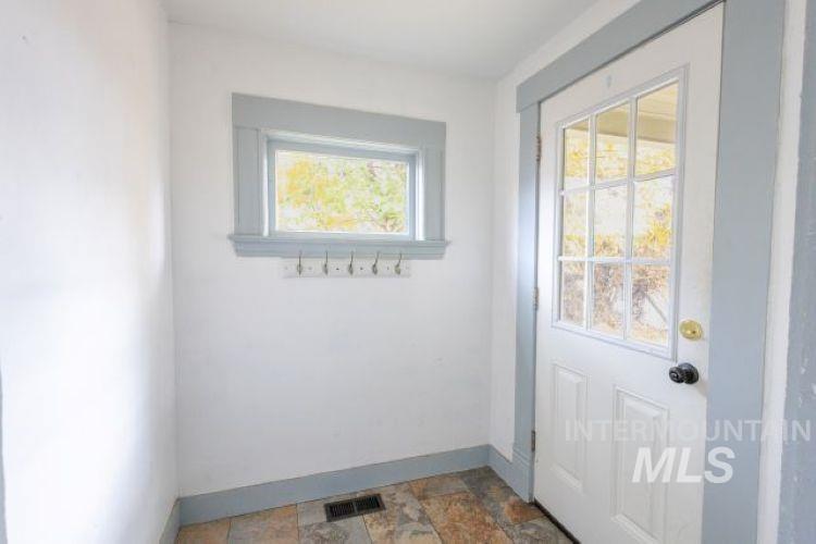 622 W Commercial St, Weiser, Idaho 83672, 2 Bedrooms, 1 Bathroom, Residential For Sale, Price $204,000,MLS 98977279