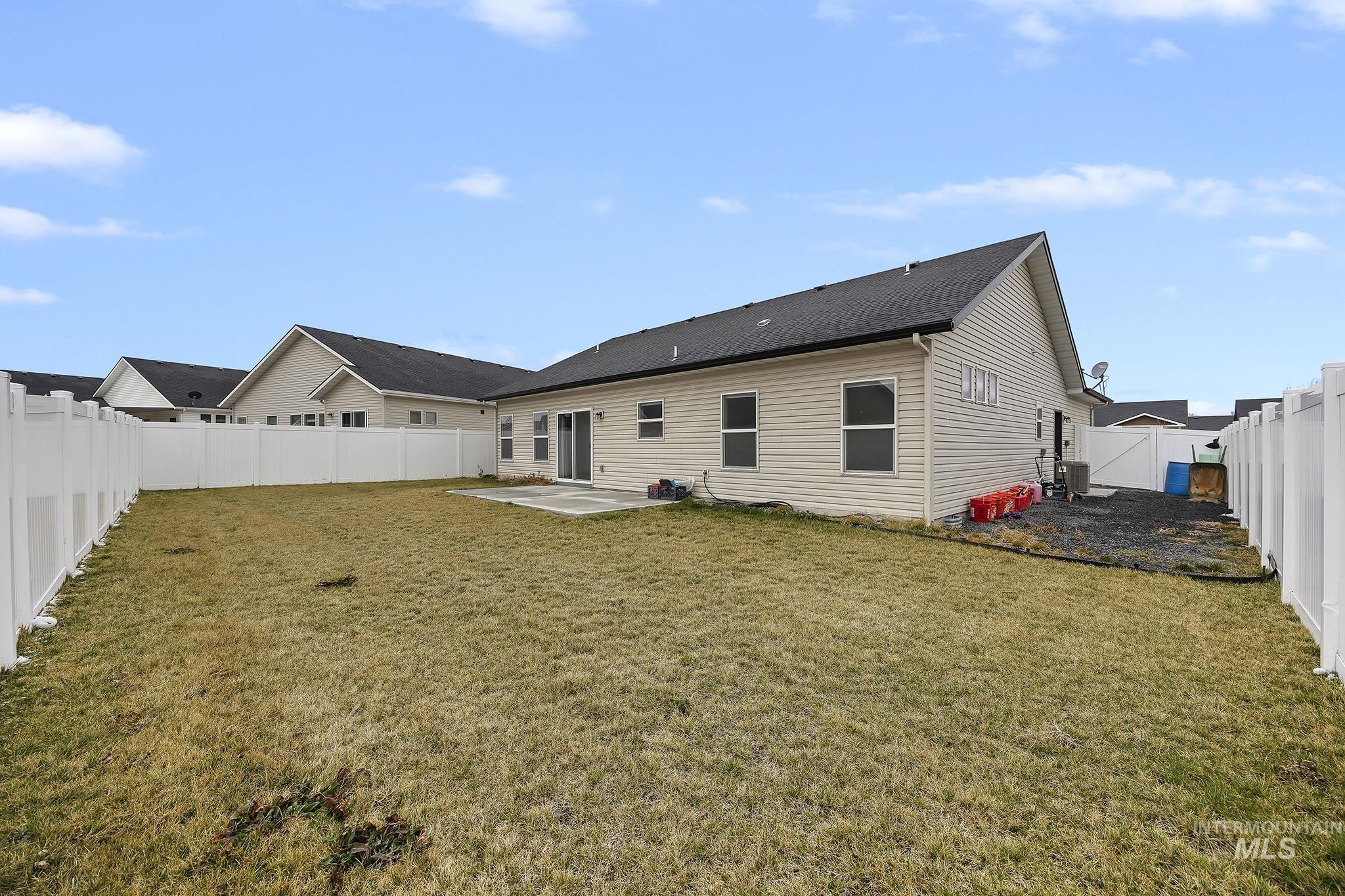 1407 Blue Grouse Way, Twin Falls, Idaho 83301, 3 Bedrooms, 2 Bathrooms, Residential For Sale, Price $355,000, 98977285