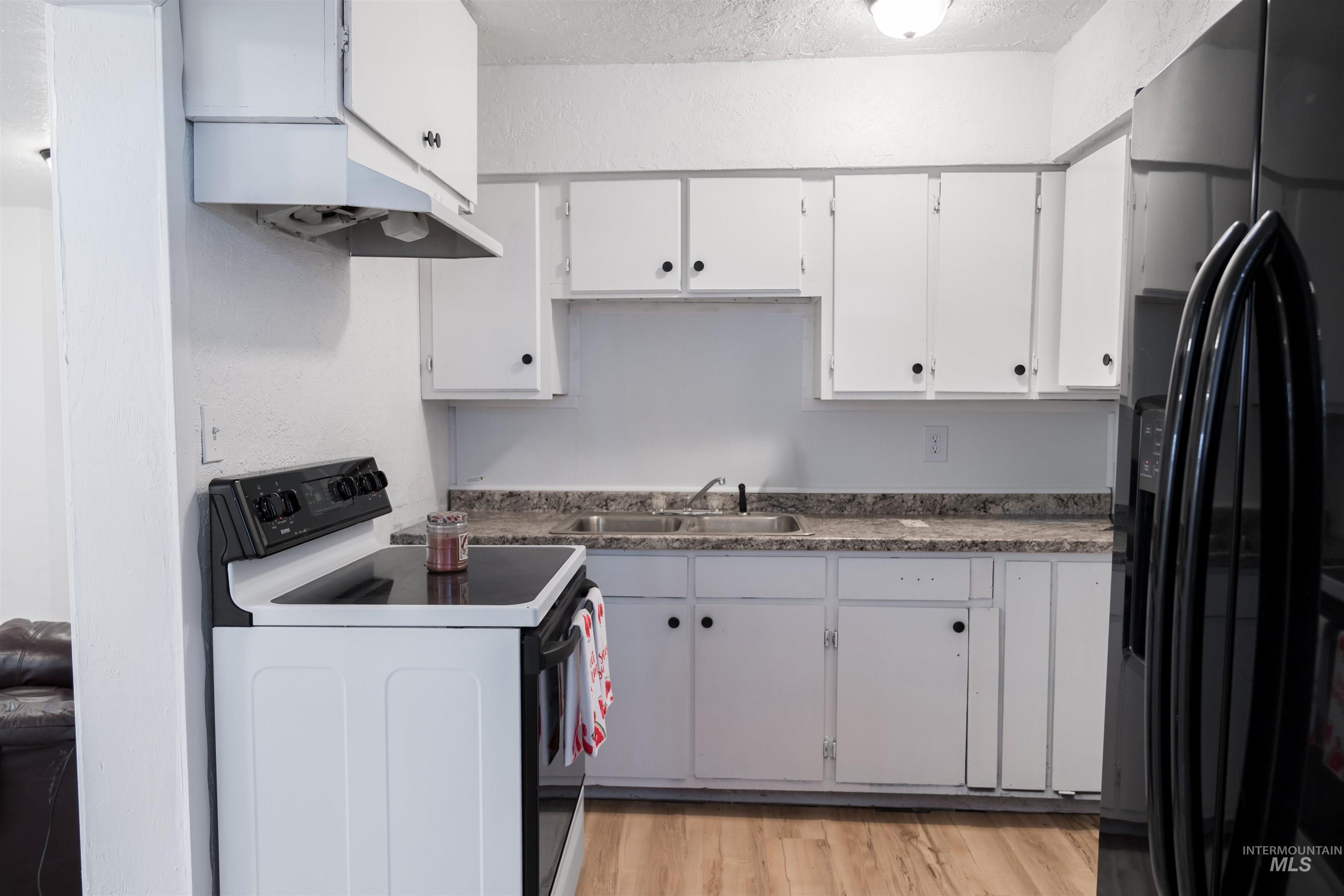 385/383 Bass St., Ontario, Oregon 97914-0000, 2 Bedrooms, 2 Bathrooms, Residential Income For Sale, Price $334,999, 98977286