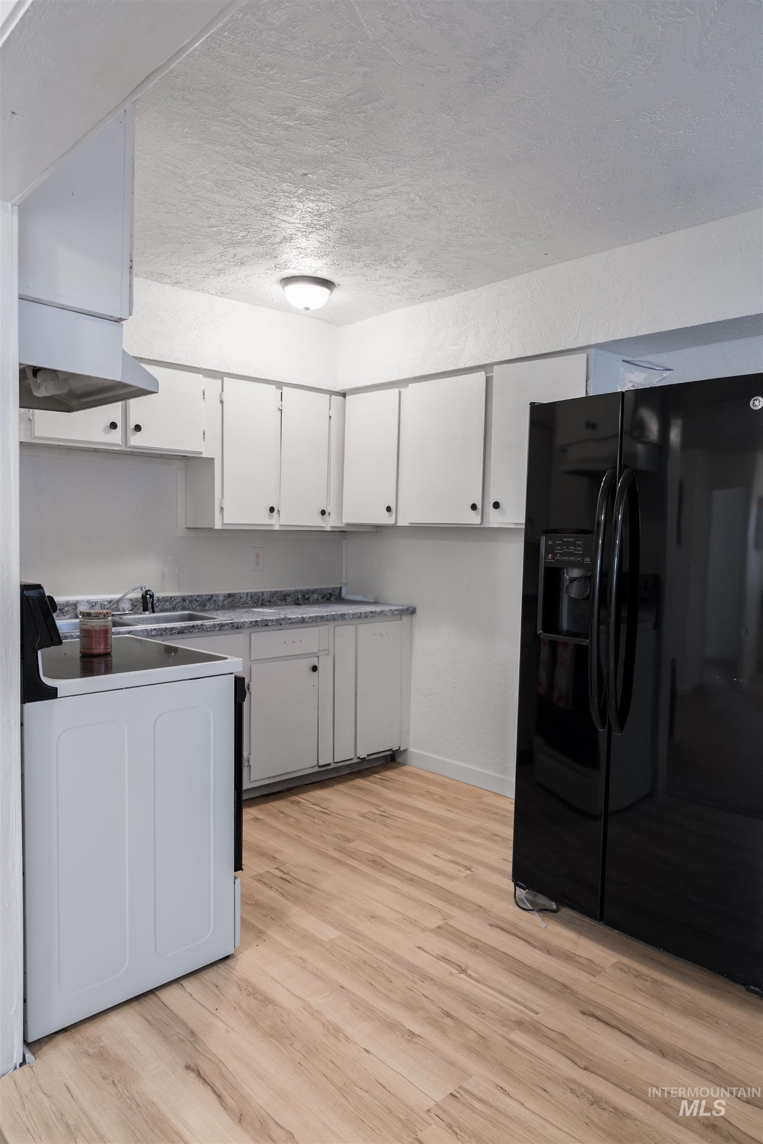 385/383 Bass St., Ontario, Oregon 97914-0000, 2 Bedrooms, 2 Bathrooms, Residential Income For Sale, Price $334,999, 98977286