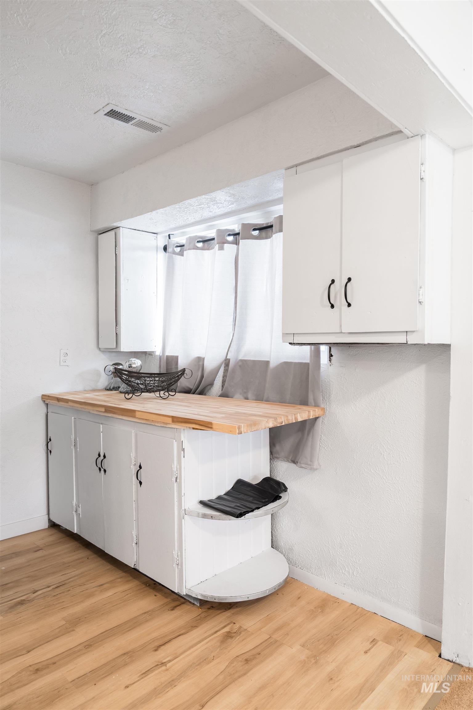 385/383 Bass St., Ontario, Oregon 97914-0000, 2 Bedrooms, 2 Bathrooms, Residential Income For Sale, Price $334,999, 98977286