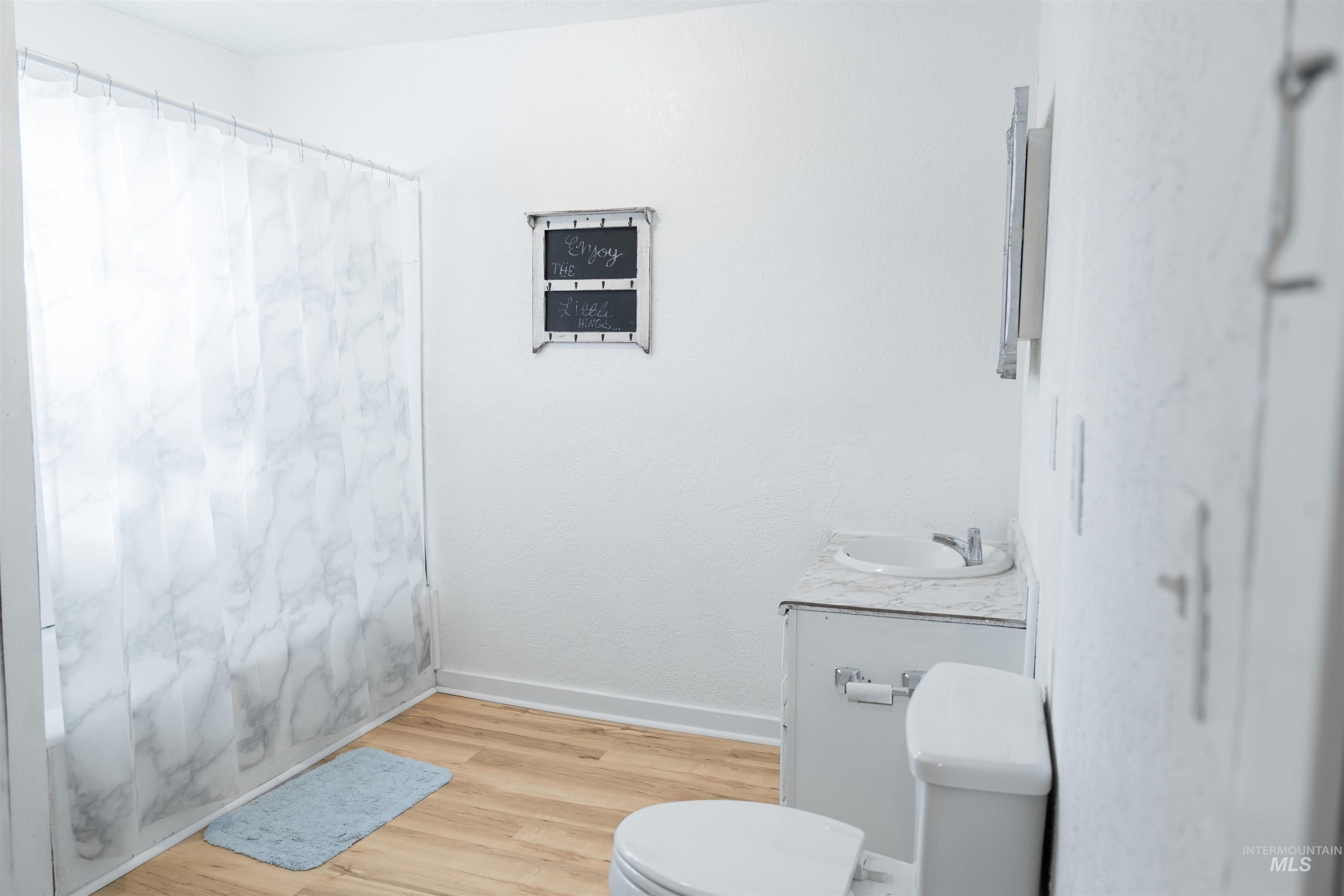 385/383 Bass St., Ontario, Oregon 97914-0000, 2 Bedrooms, 2 Bathrooms, Residential Income For Sale, Price $334,999, 98977286