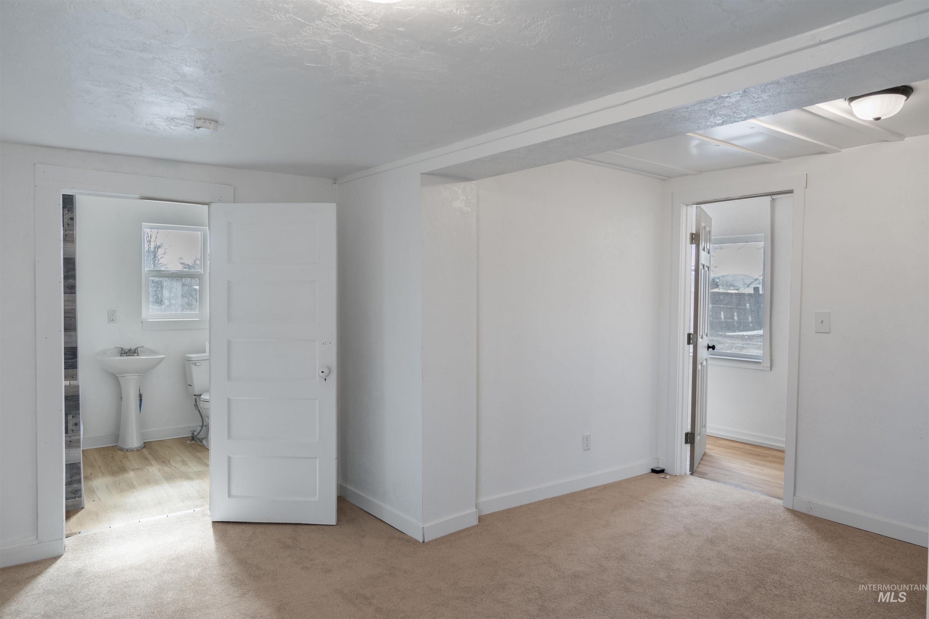 385/383 Bass St., Ontario, Oregon 97914-0000, 2 Bedrooms, 2 Bathrooms, Residential Income For Sale, Price $334,999, 98977286