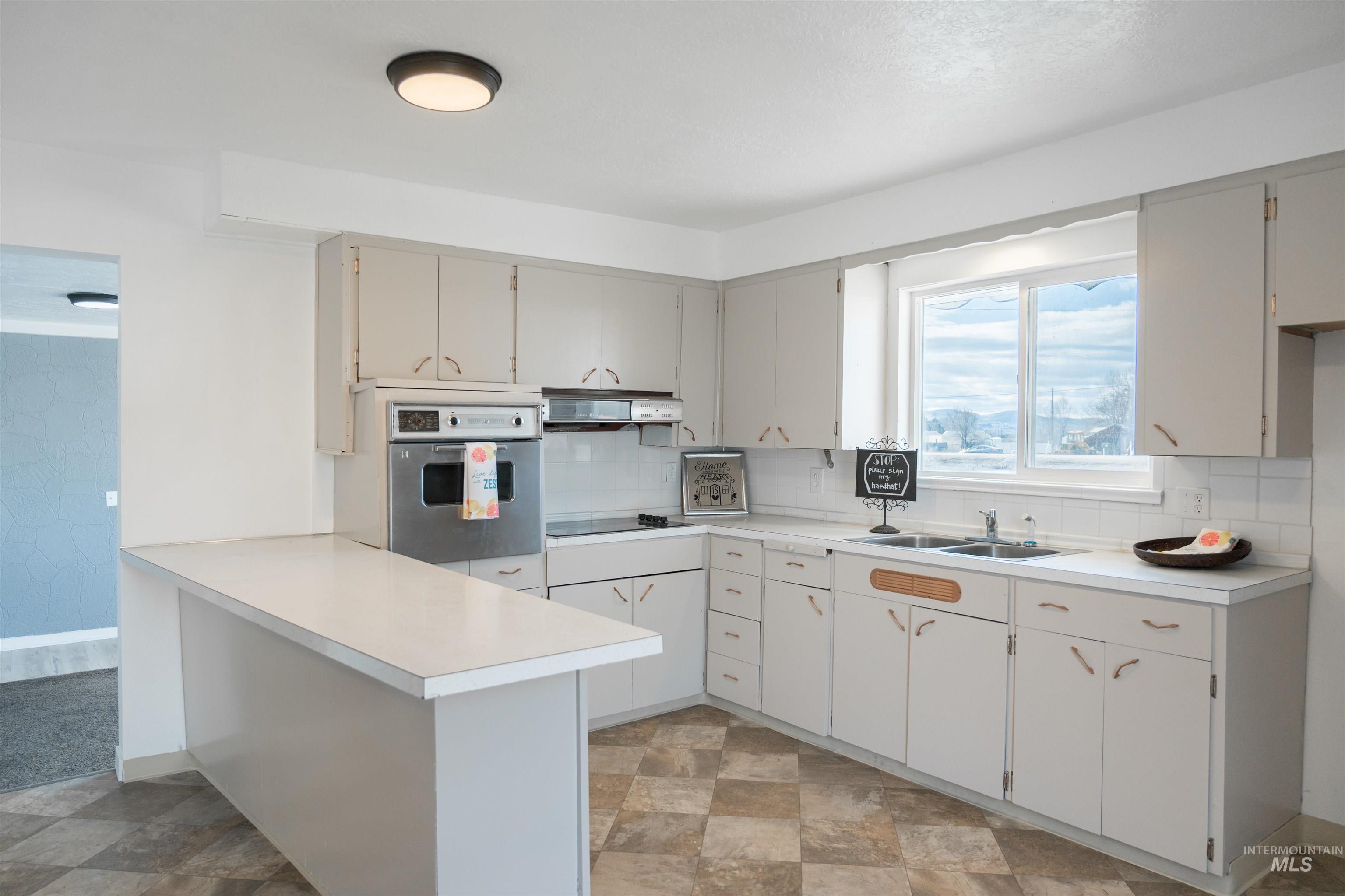 385/383 Bass St., Ontario, Oregon 97914-0000, 2 Bedrooms, 2 Bathrooms, Residential Income For Sale, Price $334,999, 98977286