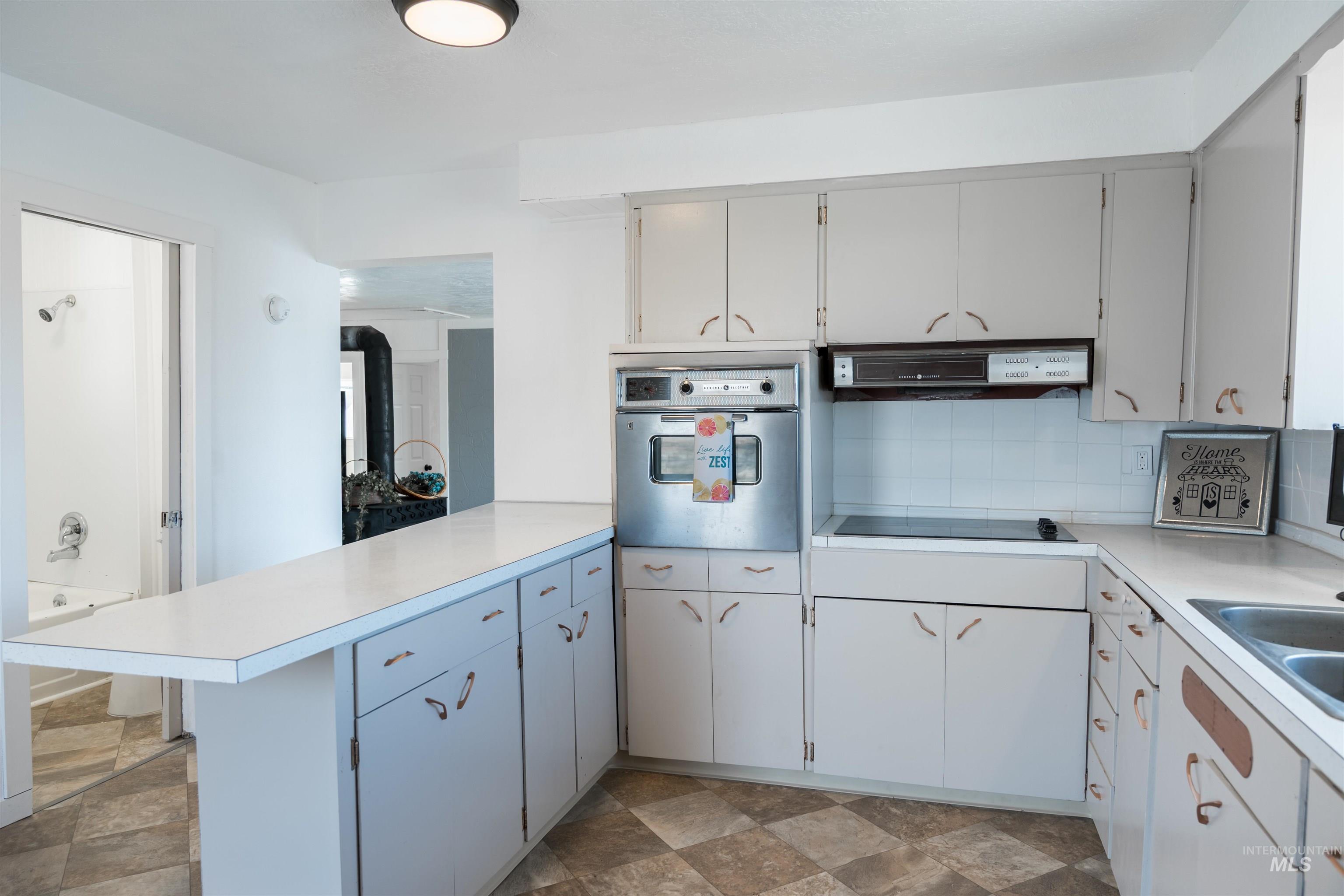 385/383 Bass St., Ontario, Oregon 97914-0000, 2 Bedrooms, 2 Bathrooms, Residential Income For Sale, Price $334,999, 98977286