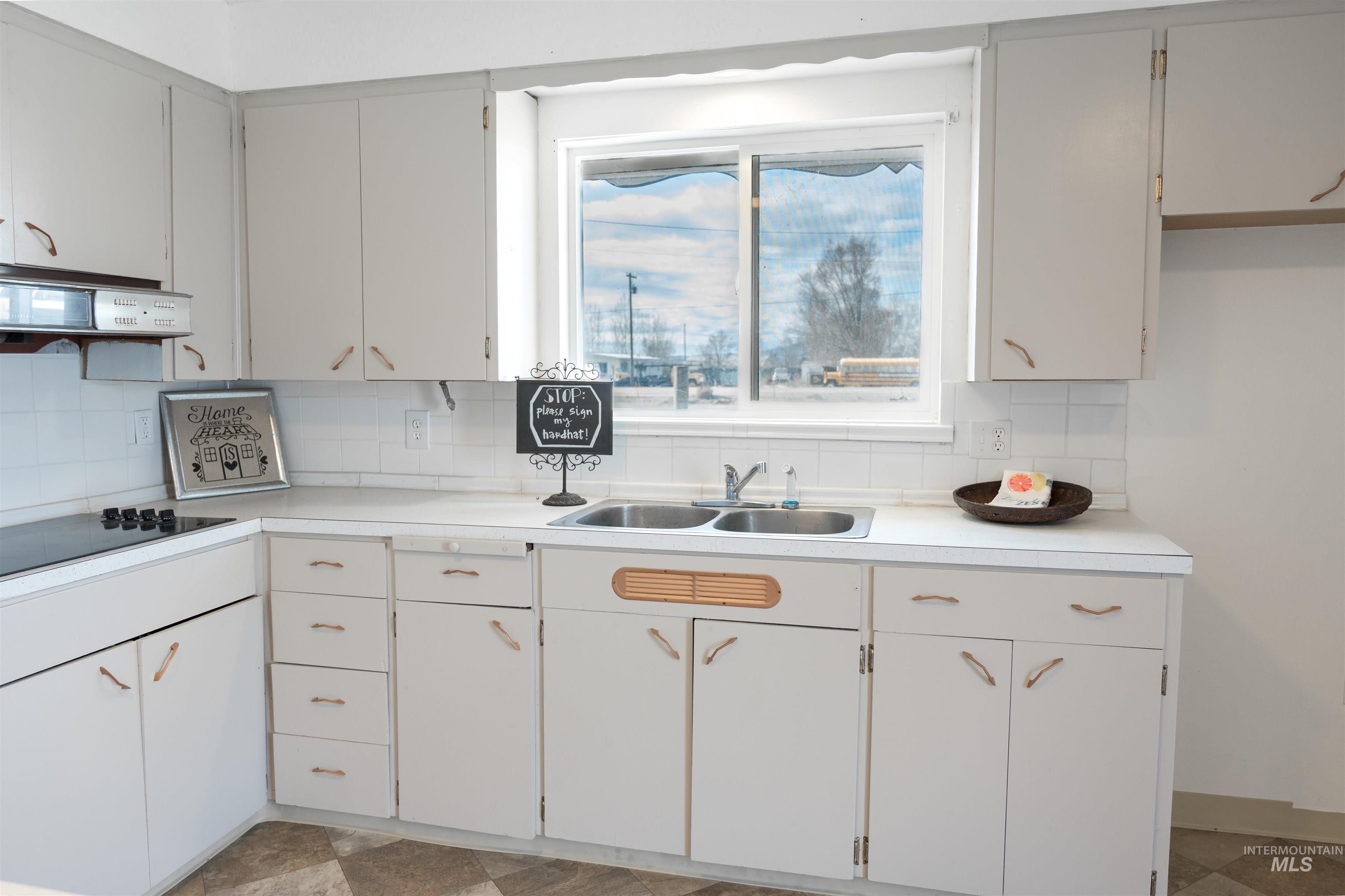 385/383 Bass St., Ontario, Oregon 97914-0000, 2 Bedrooms, 2 Bathrooms, Residential Income For Sale, Price $334,999, 98977286