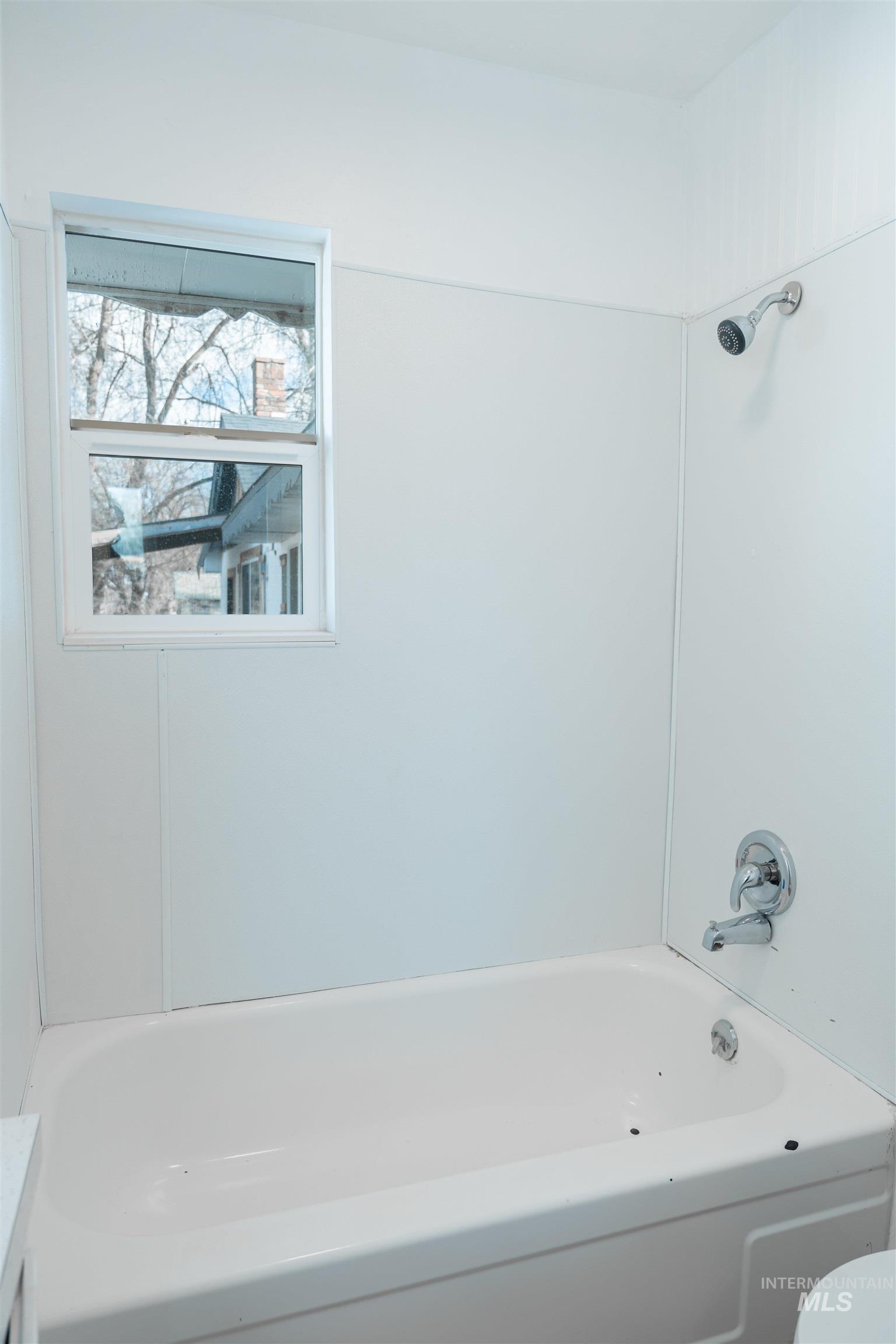 385/383 Bass St., Ontario, Oregon 97914-0000, 2 Bedrooms, 2 Bathrooms, Residential Income For Sale, Price $334,999, 98977286