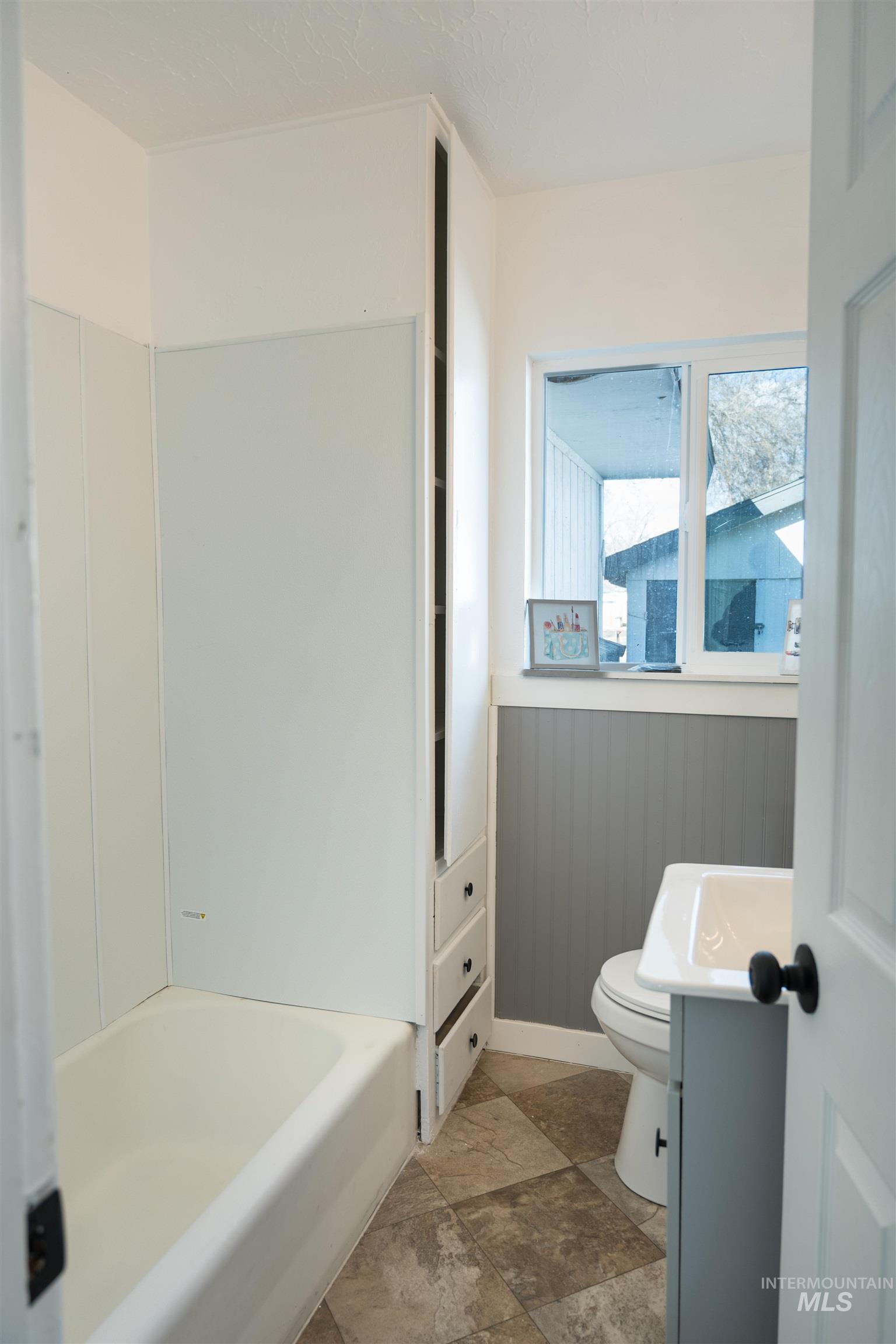 385/383 Bass St., Ontario, Oregon 97914-0000, 2 Bedrooms, 2 Bathrooms, Residential Income For Sale, Price $334,999, 98977286