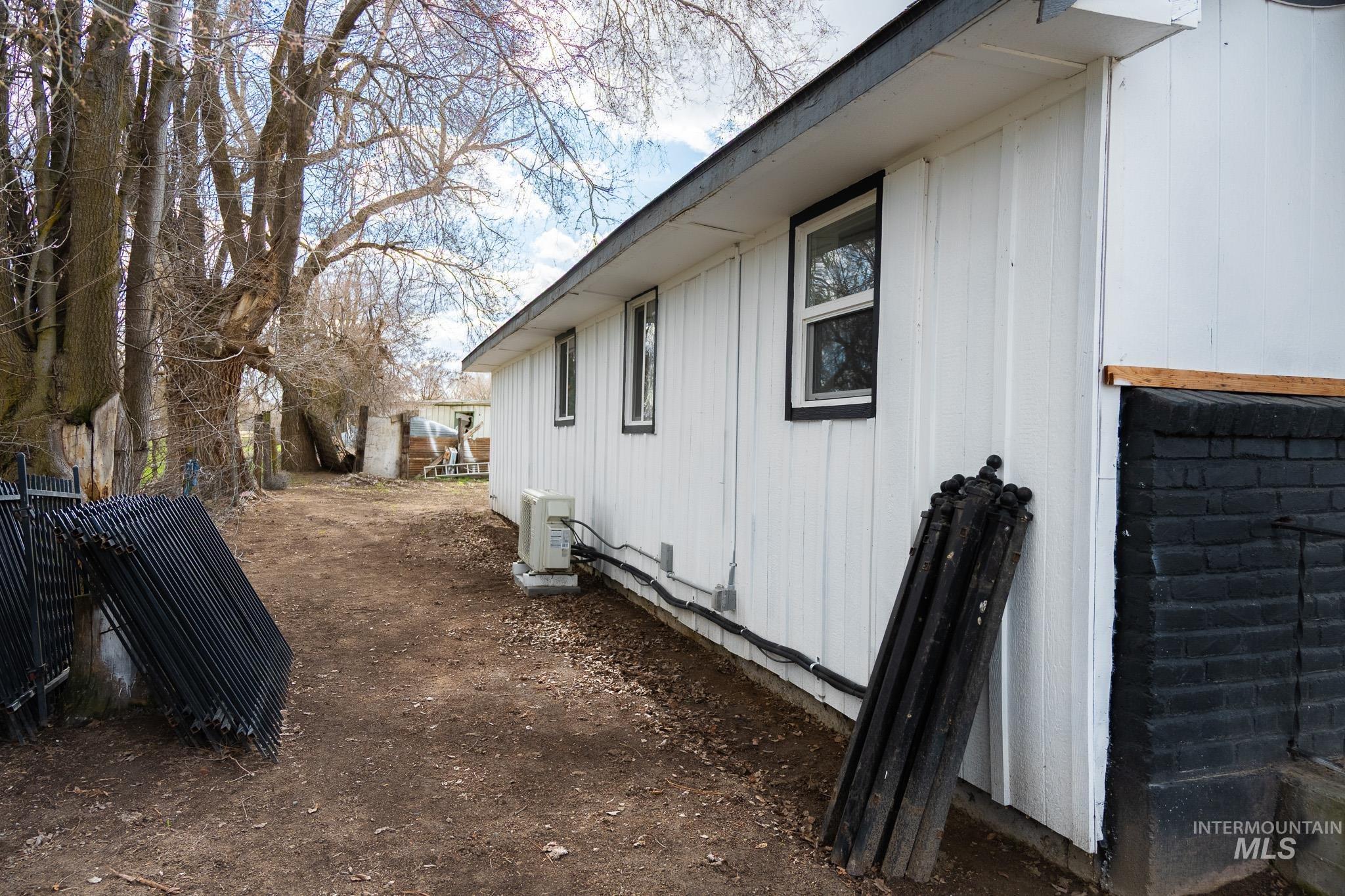 385/383 Bass St., Ontario, Oregon 97914-0000, 2 Bedrooms, 2 Bathrooms, Residential Income For Sale, Price $334,999, 98977286