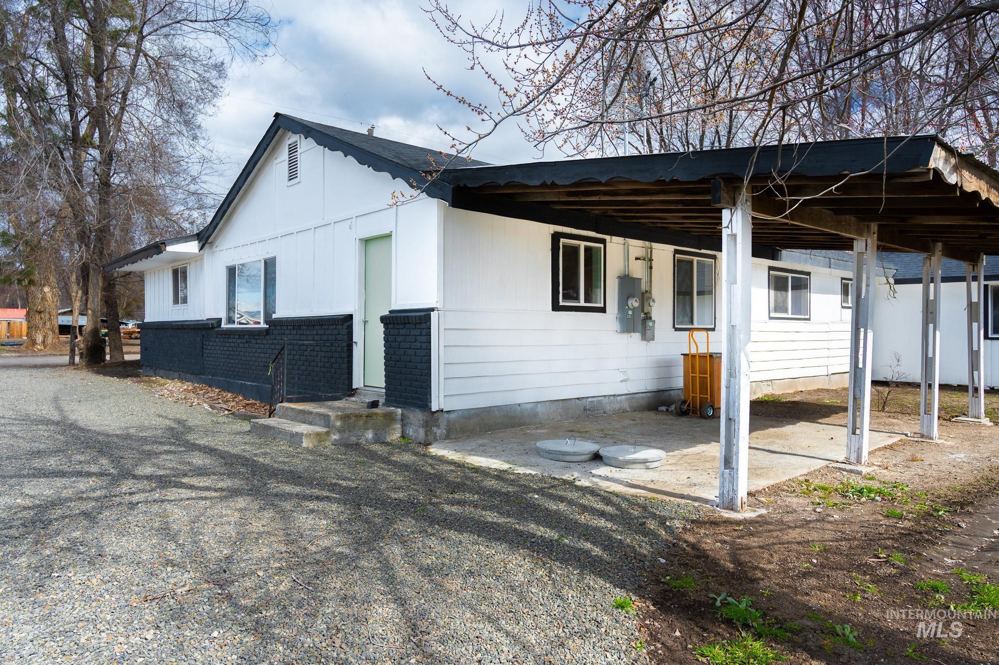 385/383 Bass St., Ontario, Oregon 97914-0000, 2 Bedrooms, 2 Bathrooms, Residential Income For Sale, Price $334,999, 98977286