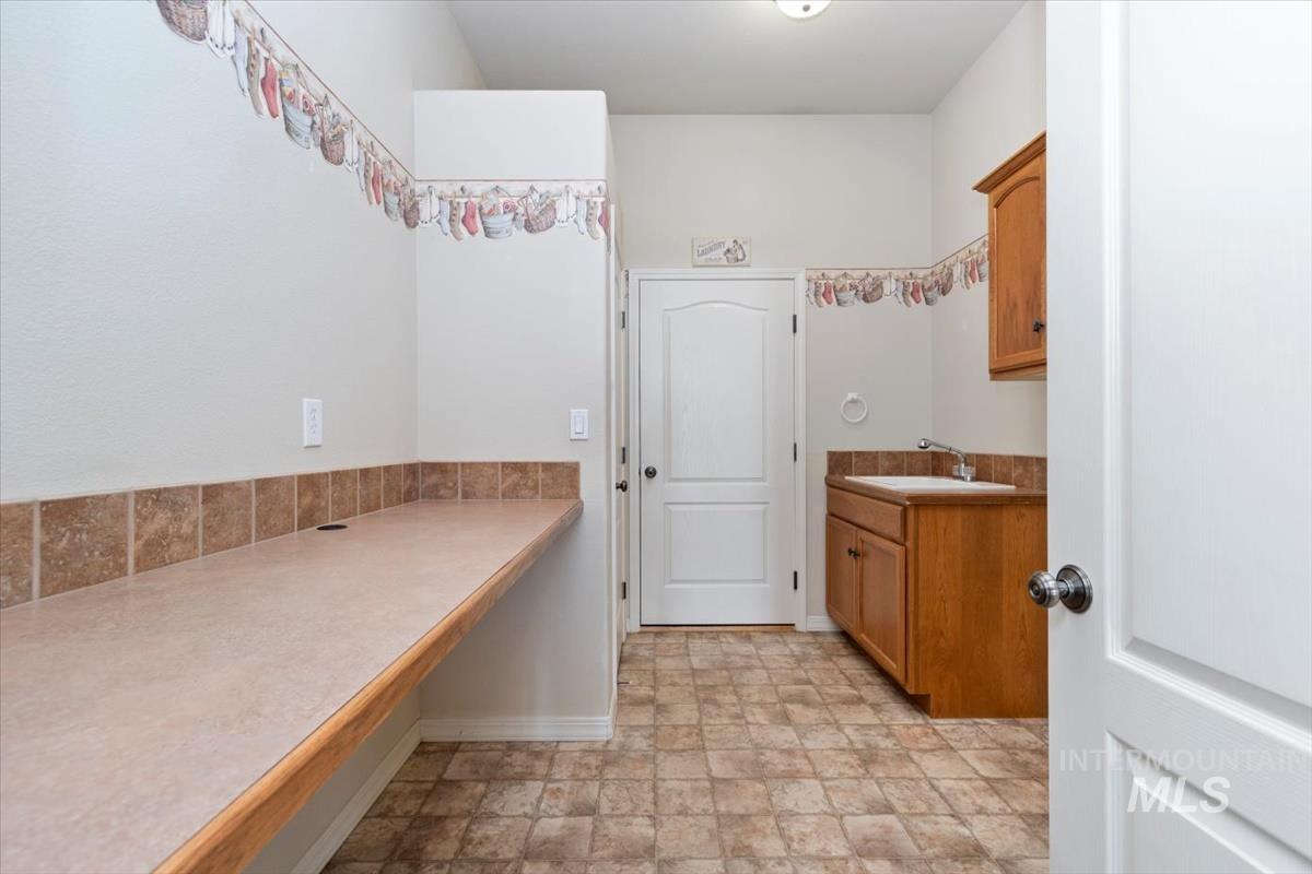 3663 N Elsinore Way, Meridian, Idaho 83646, 3 Bedrooms, 2.5 Bathrooms, Residential For Sale, Price $570,000, 98977289