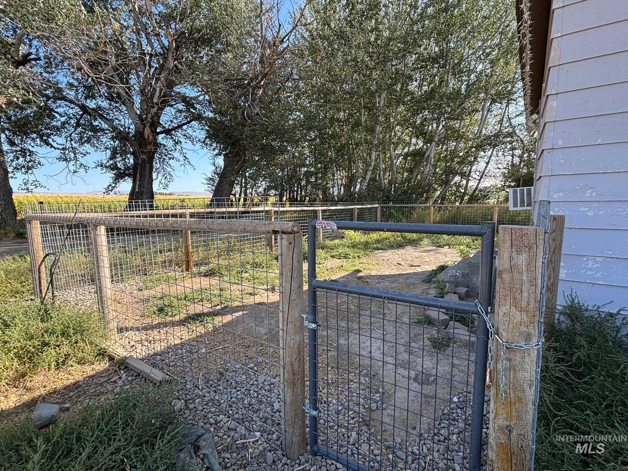 855 SE Yuba St, Mountain Home, Idaho 83647, 3 Bedrooms, 1 Bathroom, Residential For Sale, Price $210,000, 98977292