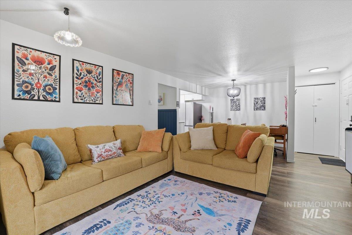 6926 W Colehaven Ln, Boise, Idaho 83704, 2 Bedrooms, 1 Bathroom, Residential For Sale, Price $275,000, 98977298