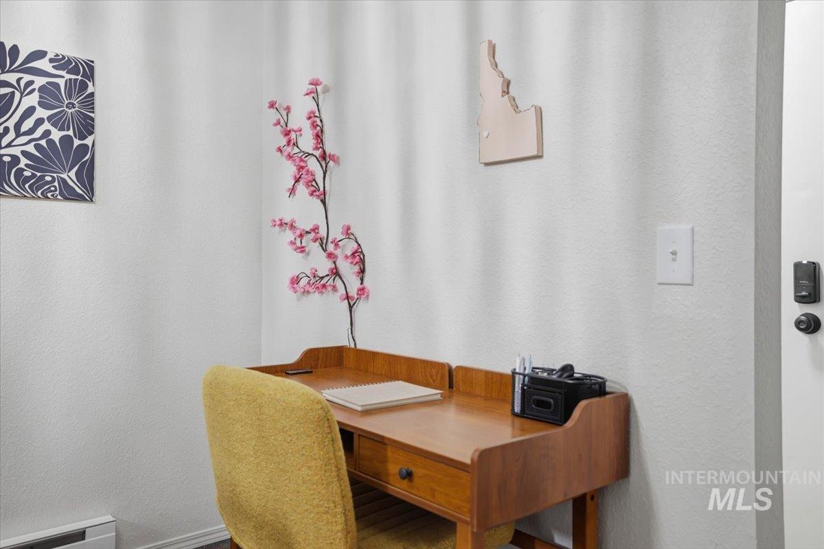 6926 W Colehaven Ln, Boise, Idaho 83704, 2 Bedrooms, 1 Bathroom, Residential For Sale, Price $275,000, 98977298