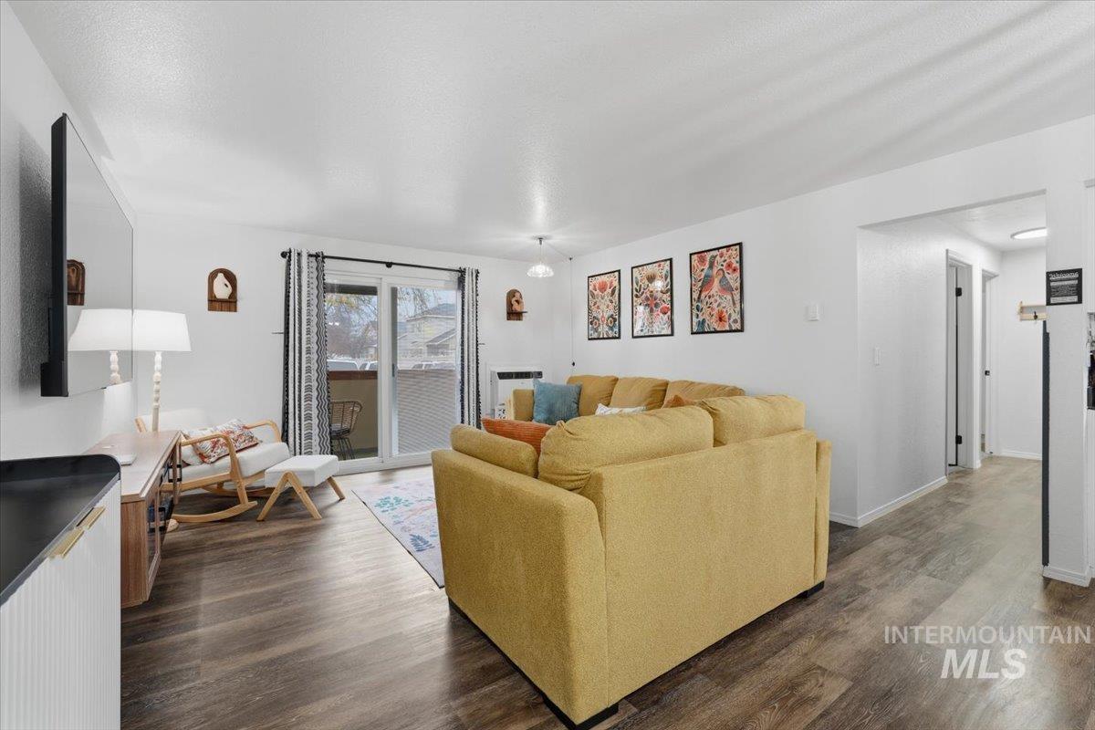 6926 W Colehaven Ln, Boise, Idaho 83704, 2 Bedrooms, 1 Bathroom, Residential For Sale, Price $275,000, 98977298