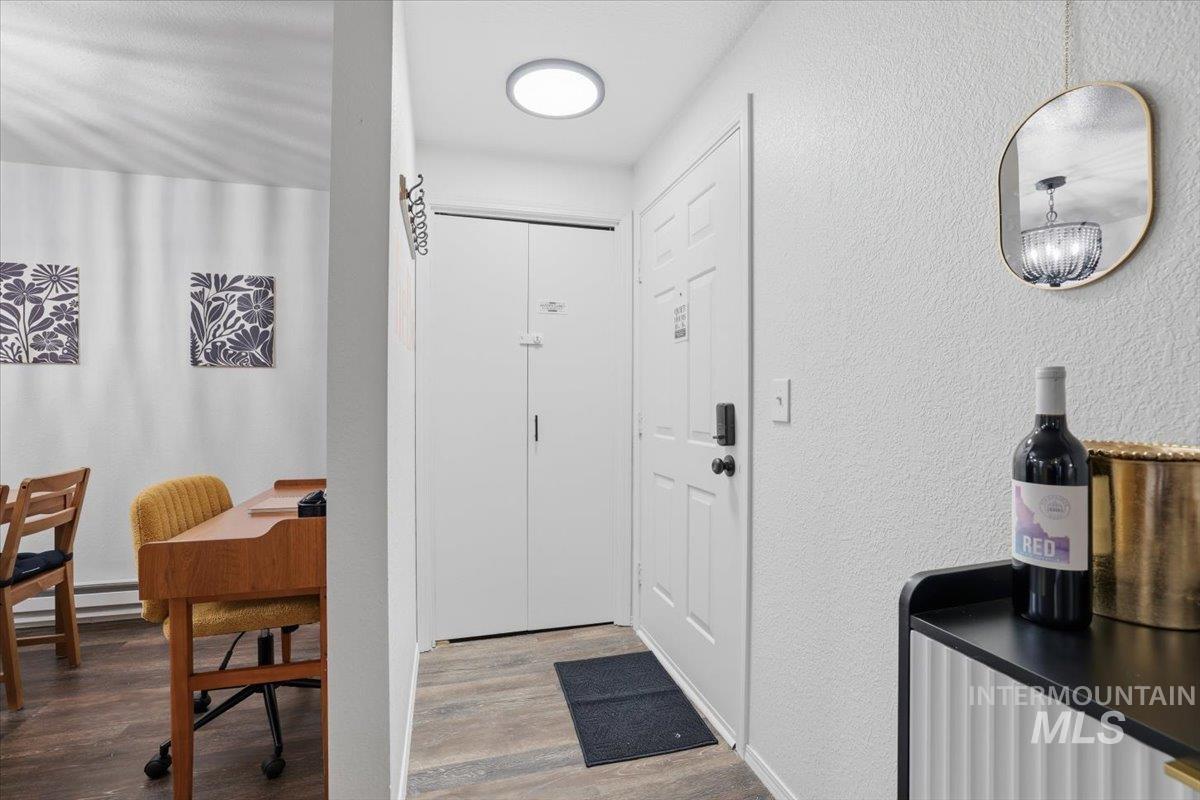 6926 W Colehaven Ln, Boise, Idaho 83704, 2 Bedrooms, 1 Bathroom, Residential For Sale, Price $275,000, 98977298