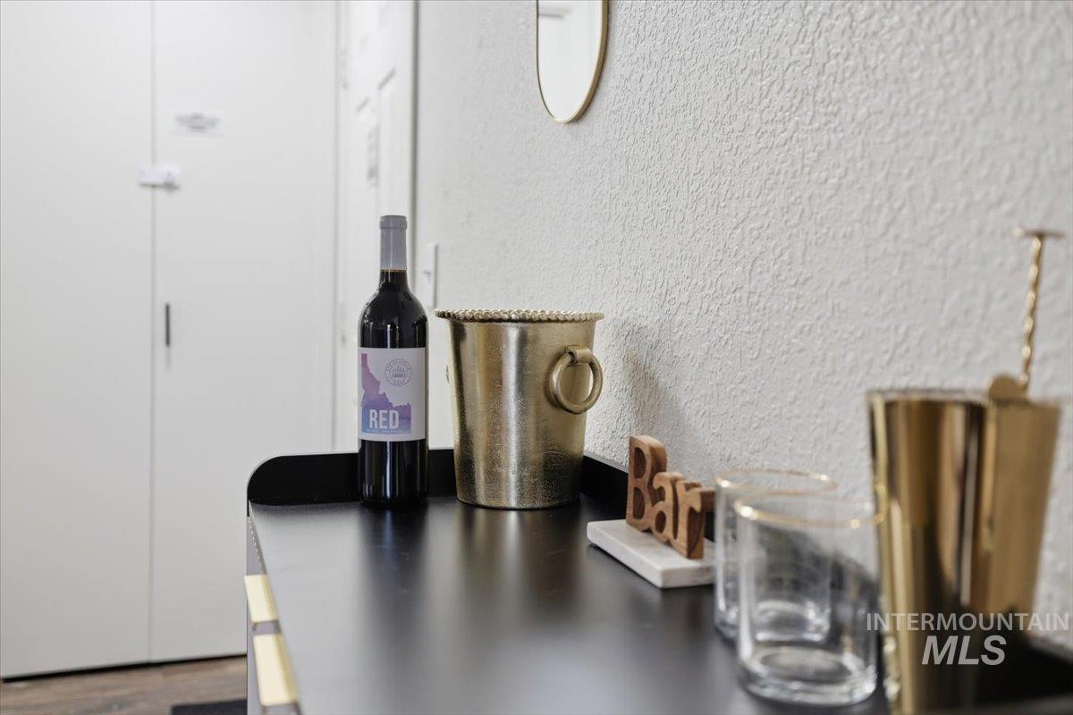 6926 W Colehaven Ln, Boise, Idaho 83704, 2 Bedrooms, 1 Bathroom, Residential For Sale, Price $275,000, 98977298