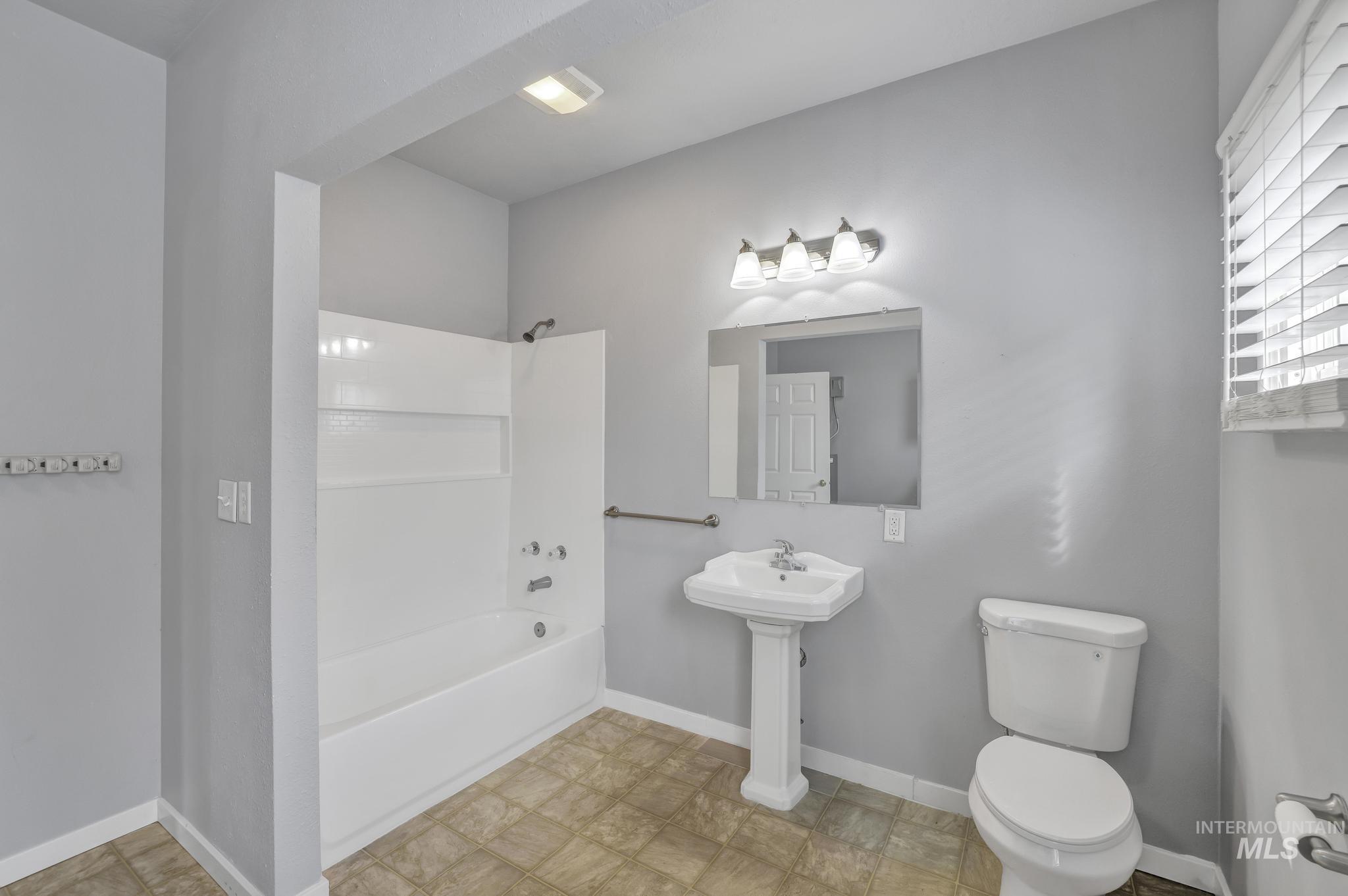 332 4th Ave W, Twin Falls, Idaho 83301, 1 Bedroom, 1 Bathroom, Residential For Sale, Price $229,900,MLS 98977305