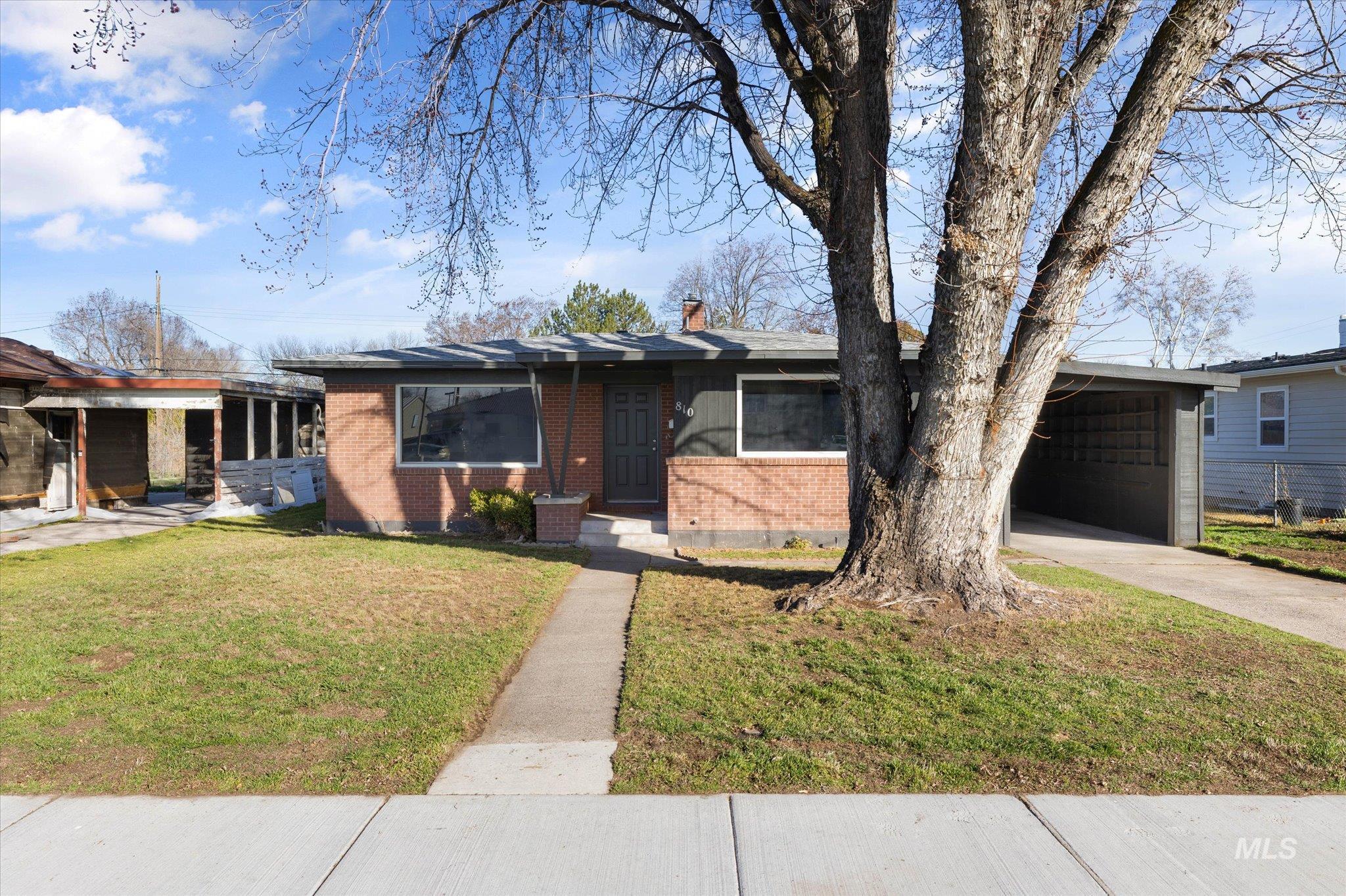 810 N 6th E, Mountain Home, Idaho 83647, 3 Bedrooms, 2 Bathrooms, Residential For Sale, Price $299,900, 98977309