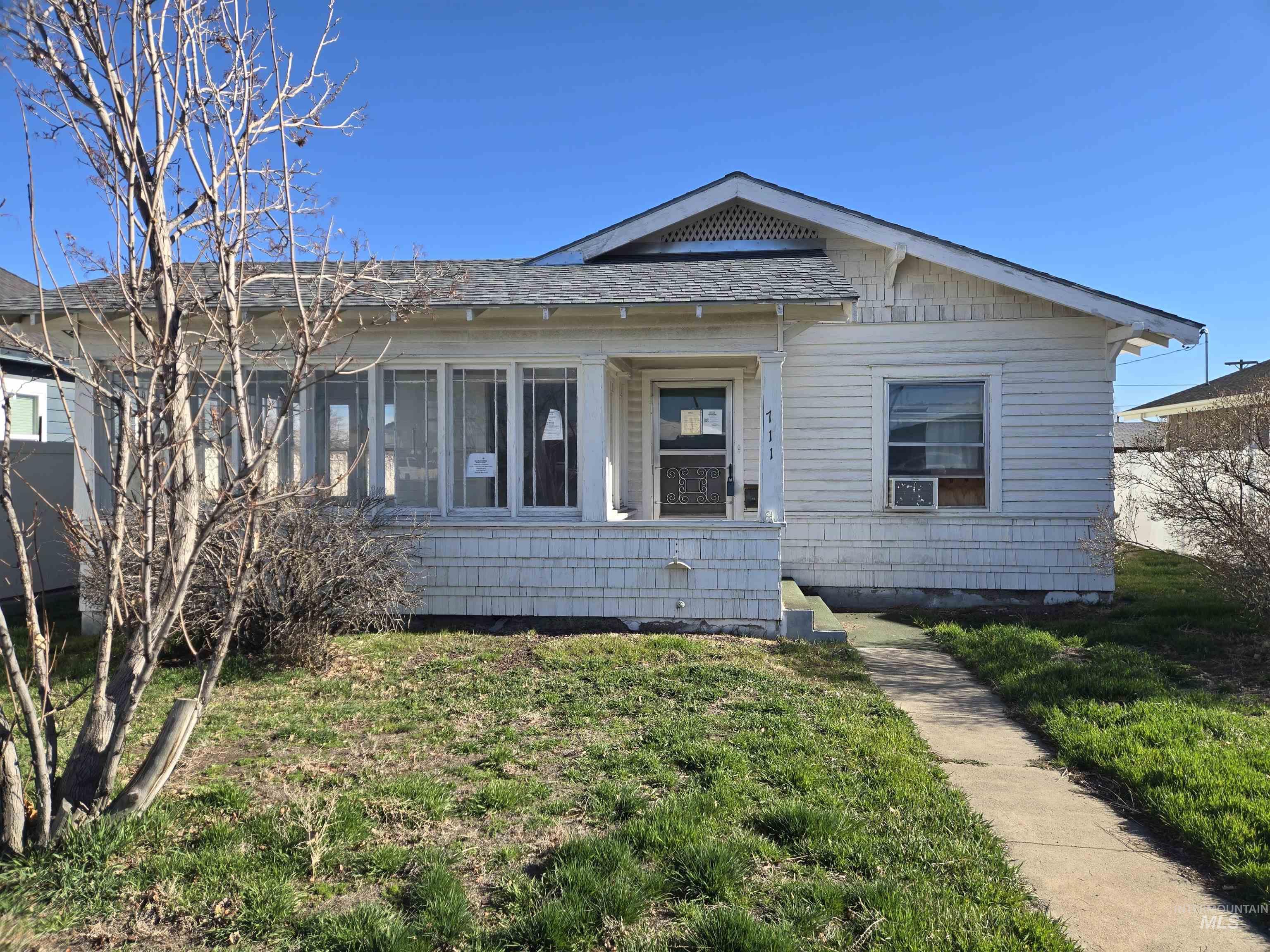 711 E 2nd Ave, Twin Falls, Idaho 83301, 2 Bedrooms, 2 Bathrooms, Residential For Sale, Price $219,000,MLS 98977319