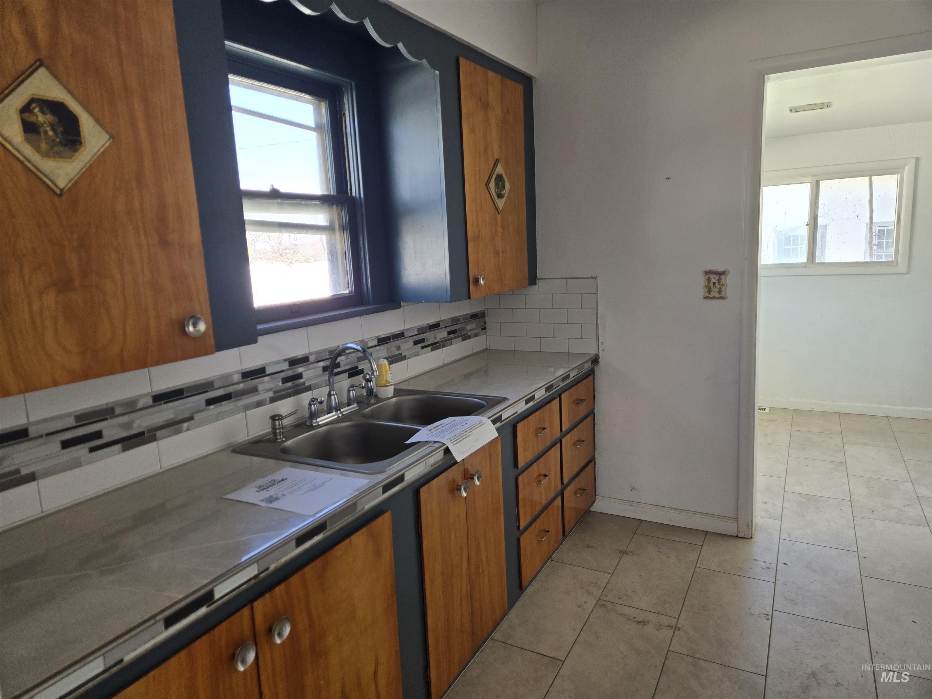 711 E 2nd Ave, Twin Falls, Idaho 83301, 2 Bedrooms, 2 Bathrooms, Residential For Sale, Price $219,000,MLS 98977319