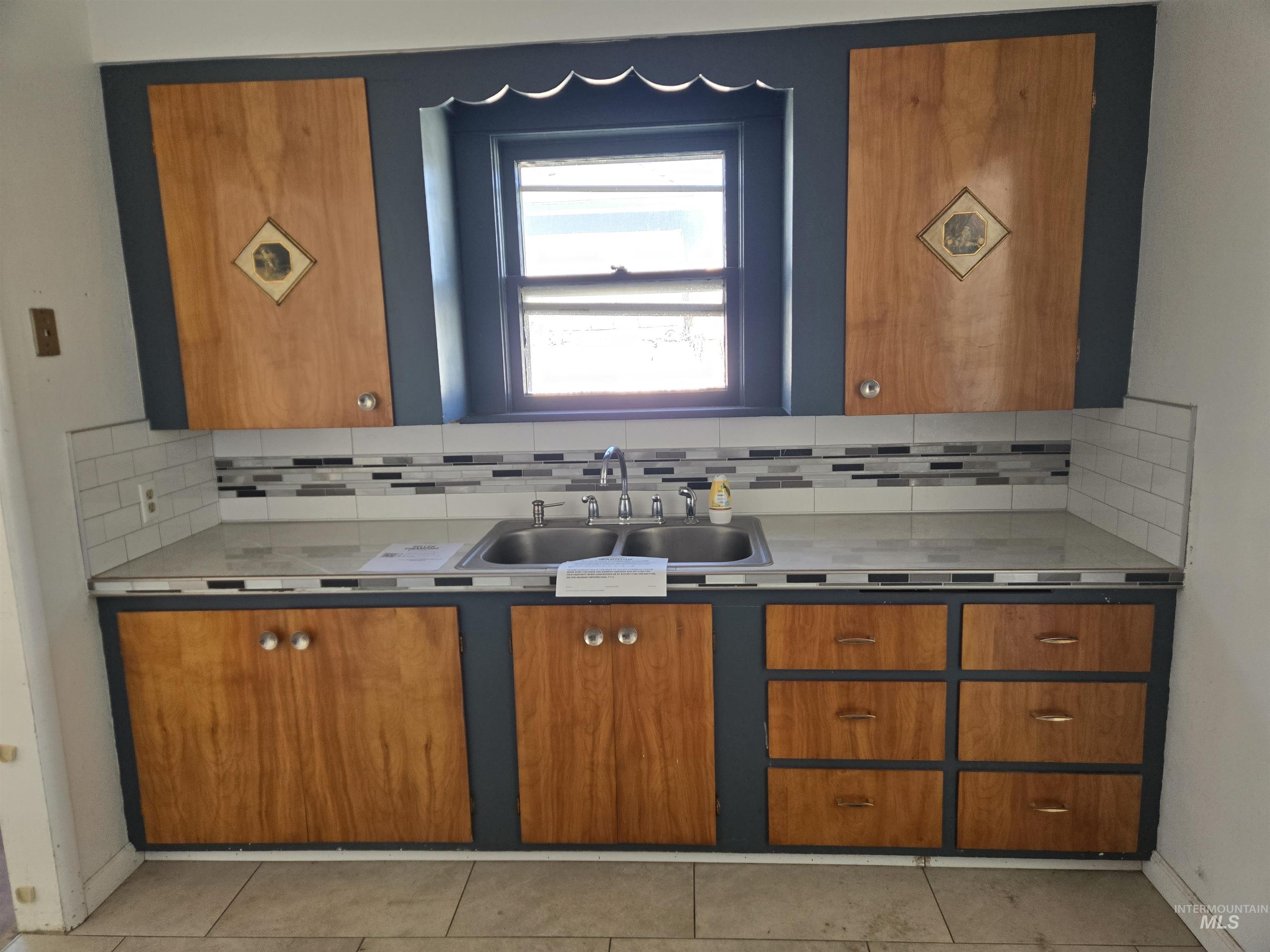 711 E 2nd Ave, Twin Falls, Idaho 83301, 2 Bedrooms, 2 Bathrooms, Residential For Sale, Price $219,000,MLS 98977319