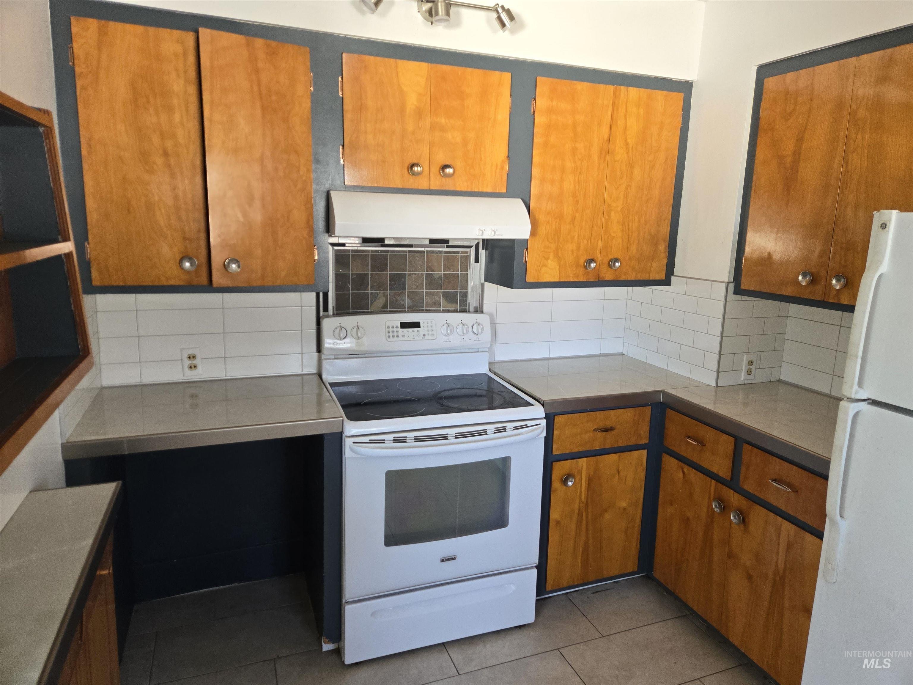 711 E 2nd Ave, Twin Falls, Idaho 83301, 2 Bedrooms, 2 Bathrooms, Residential For Sale, Price $219,000,MLS 98977319