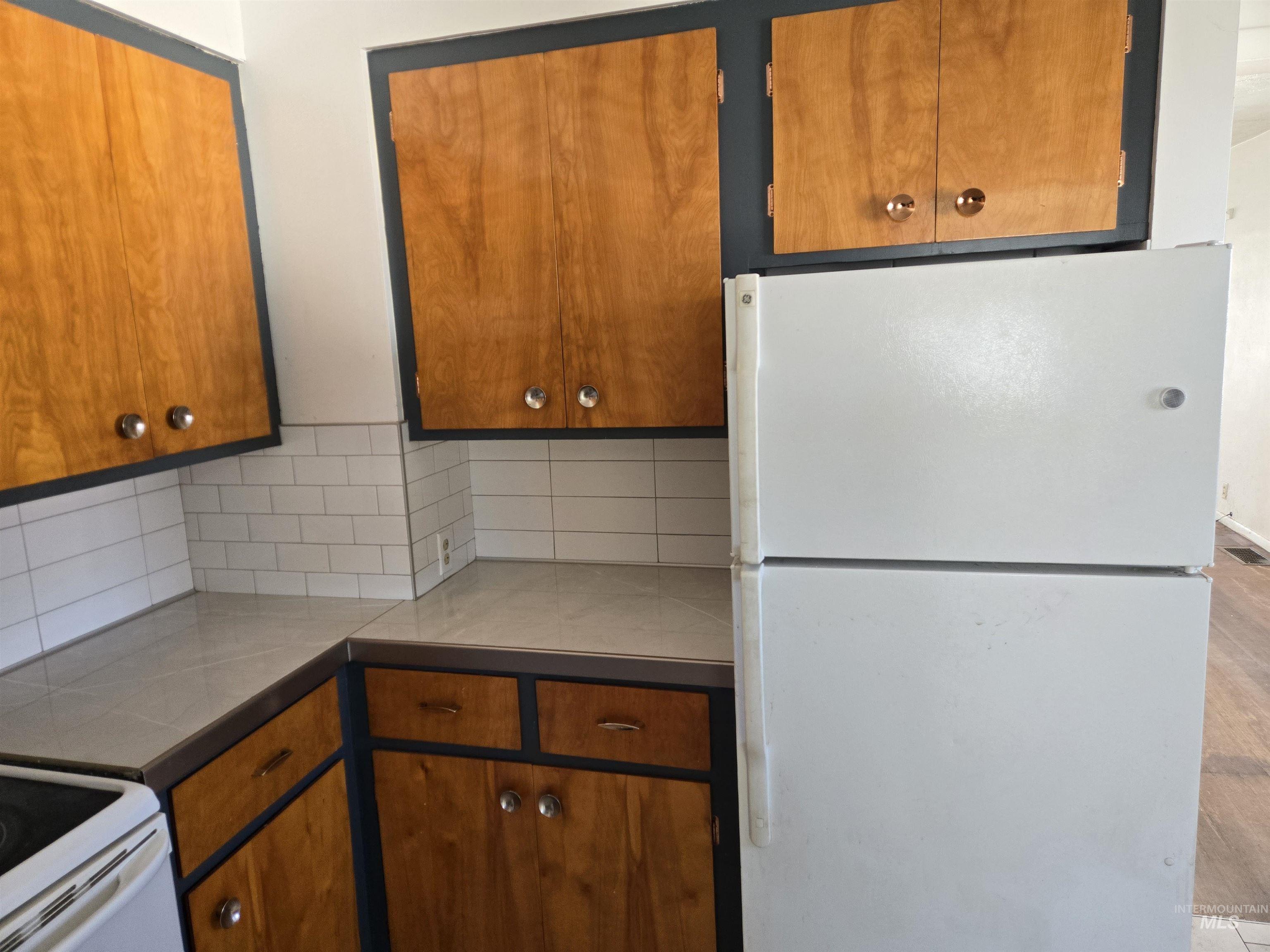 711 E 2nd Ave, Twin Falls, Idaho 83301, 2 Bedrooms, 2 Bathrooms, Residential For Sale, Price $219,000,MLS 98977319