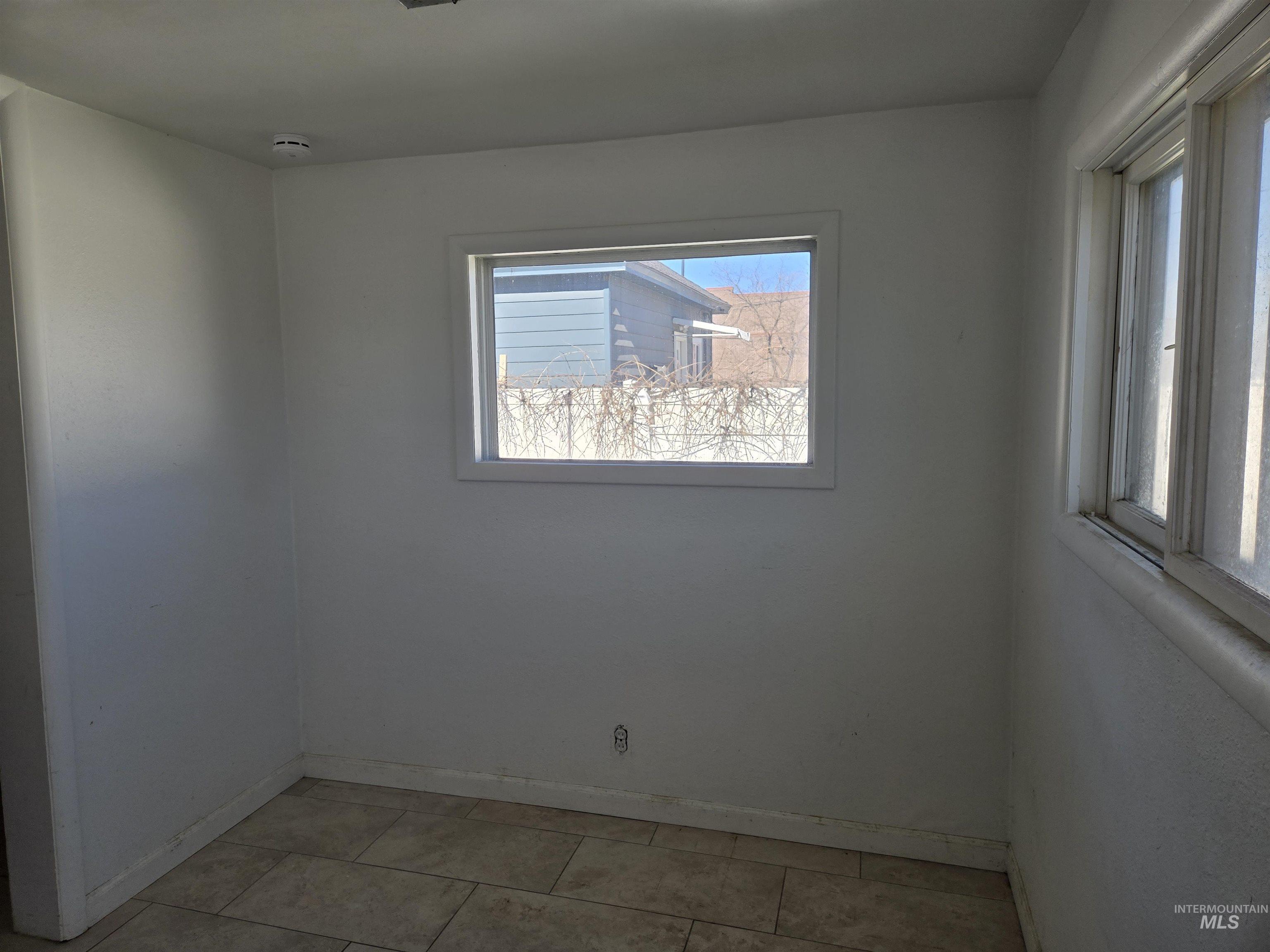 711 E 2nd Ave, Twin Falls, Idaho 83301, 2 Bedrooms, 2 Bathrooms, Residential For Sale, Price $219,000,MLS 98977319