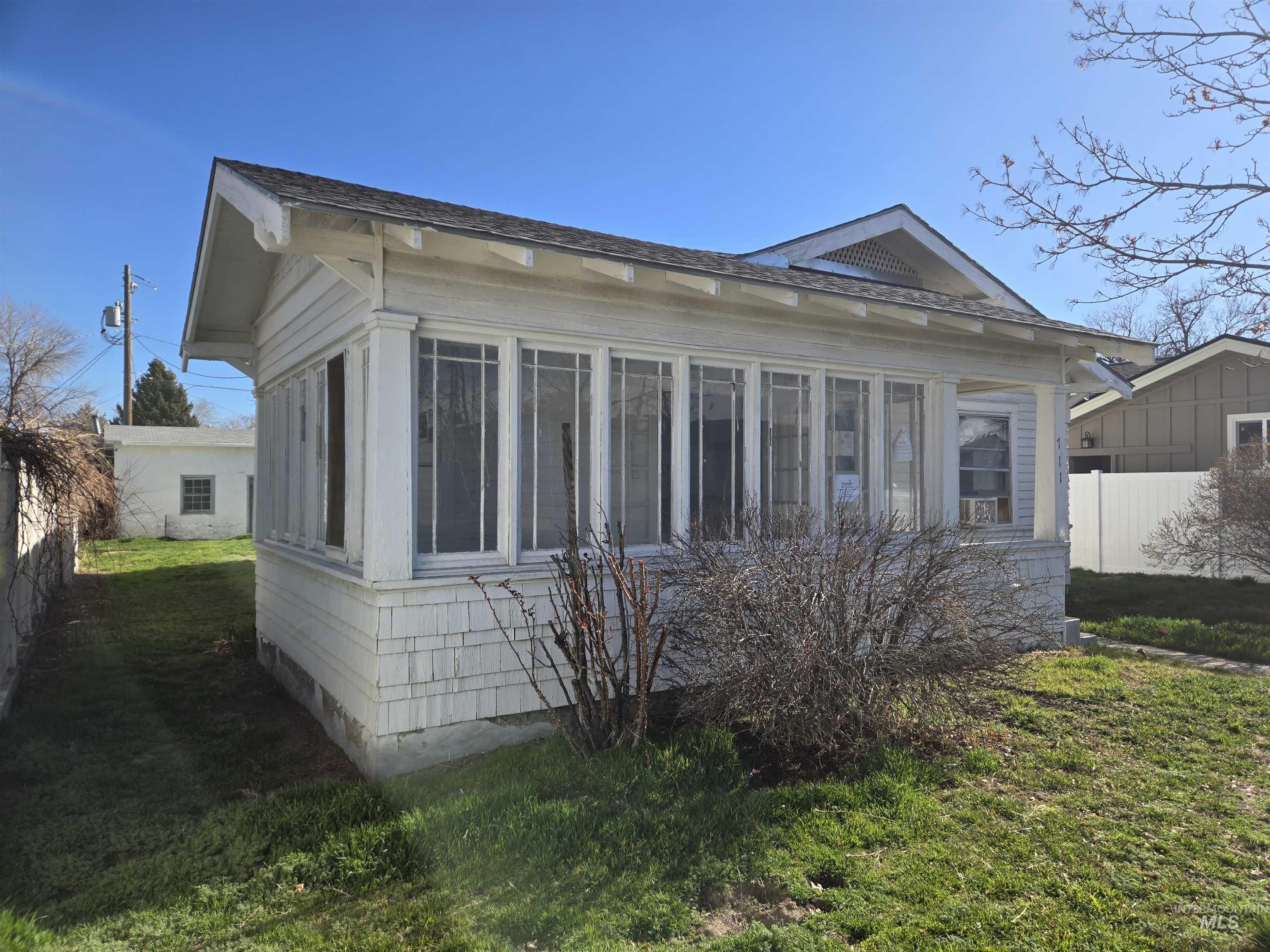 711 E 2nd Ave, Twin Falls, Idaho 83301, 2 Bedrooms, 2 Bathrooms, Residential For Sale, Price $219,000,MLS 98977319