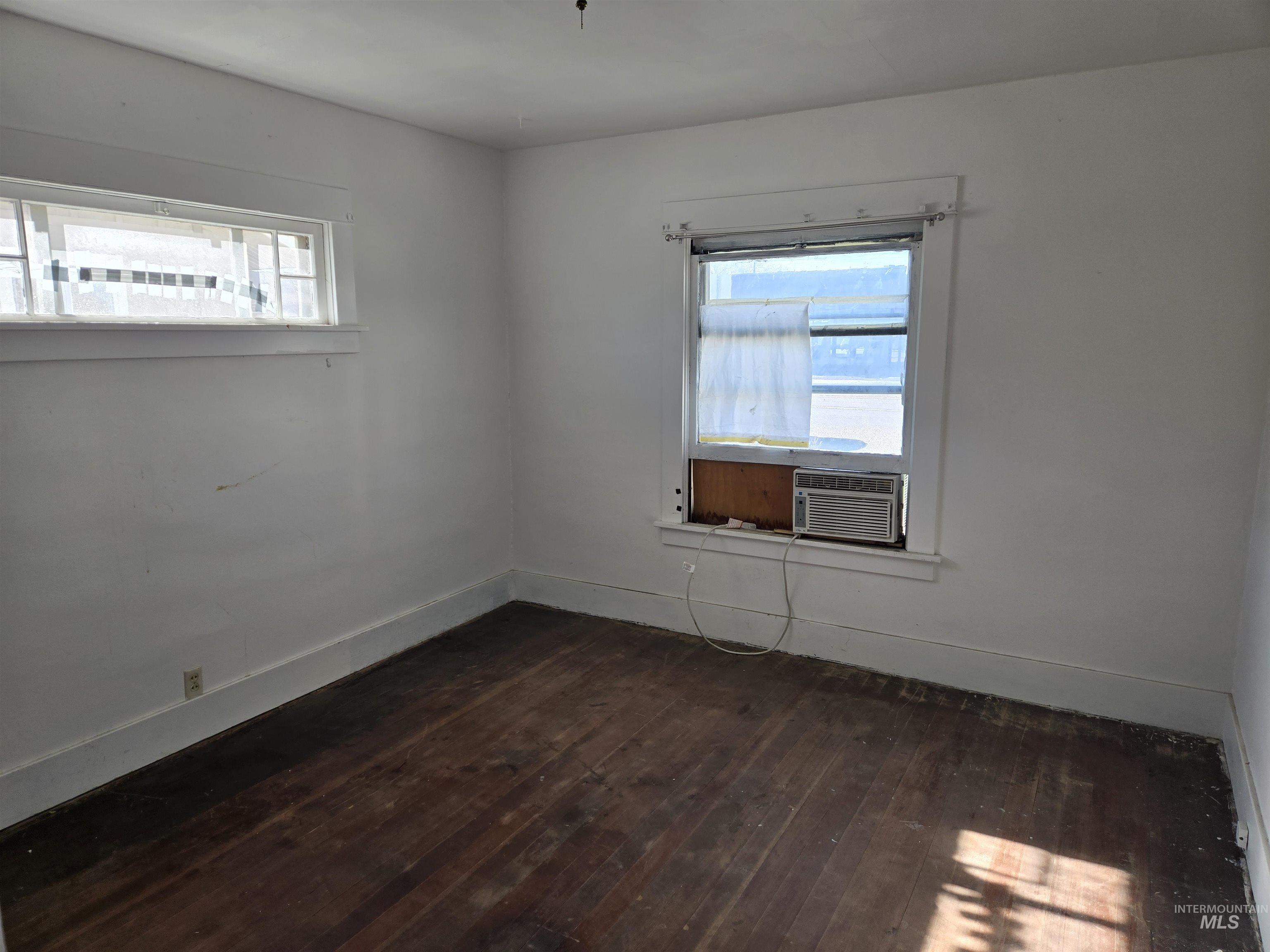 711 E 2nd Ave, Twin Falls, Idaho 83301, 2 Bedrooms, 2 Bathrooms, Residential For Sale, Price $219,000,MLS 98977319