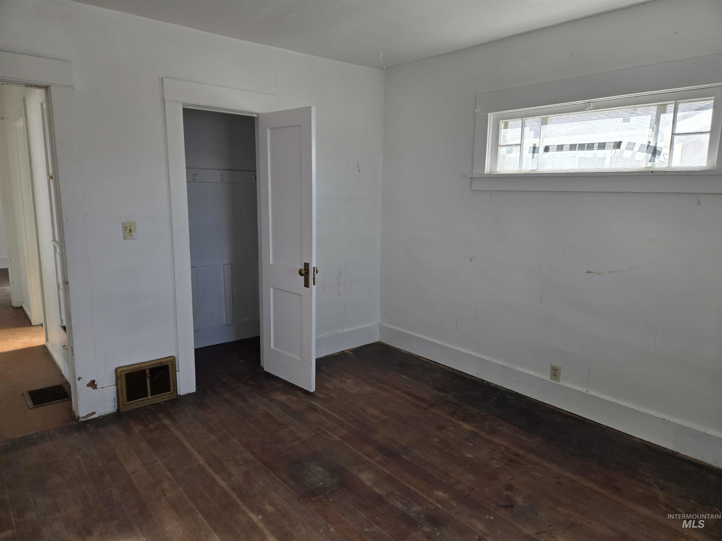 711 E 2nd Ave, Twin Falls, Idaho 83301, 2 Bedrooms, 2 Bathrooms, Residential For Sale, Price $219,000,MLS 98977319