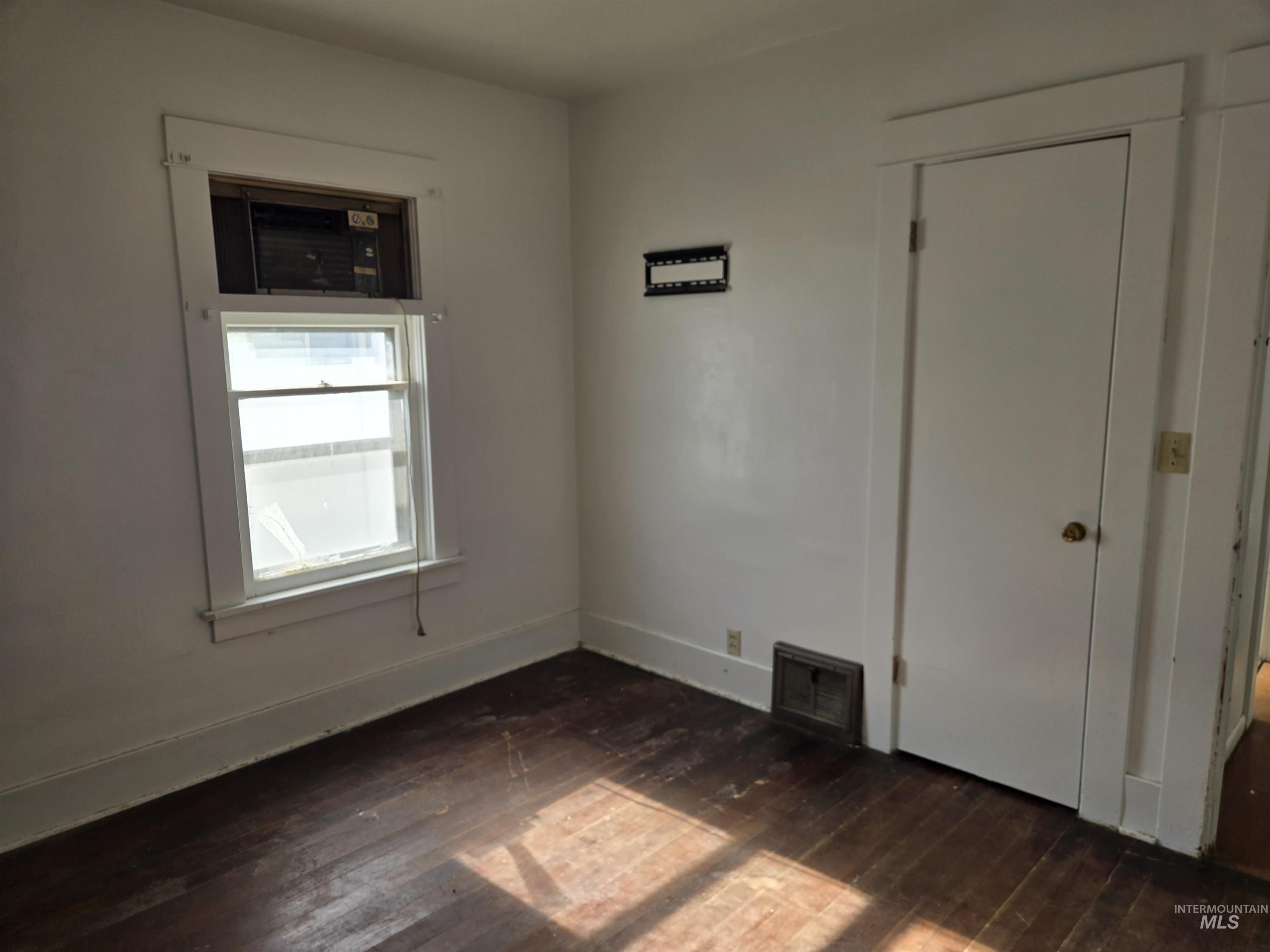 711 E 2nd Ave, Twin Falls, Idaho 83301, 2 Bedrooms, 2 Bathrooms, Residential For Sale, Price $219,000,MLS 98977319