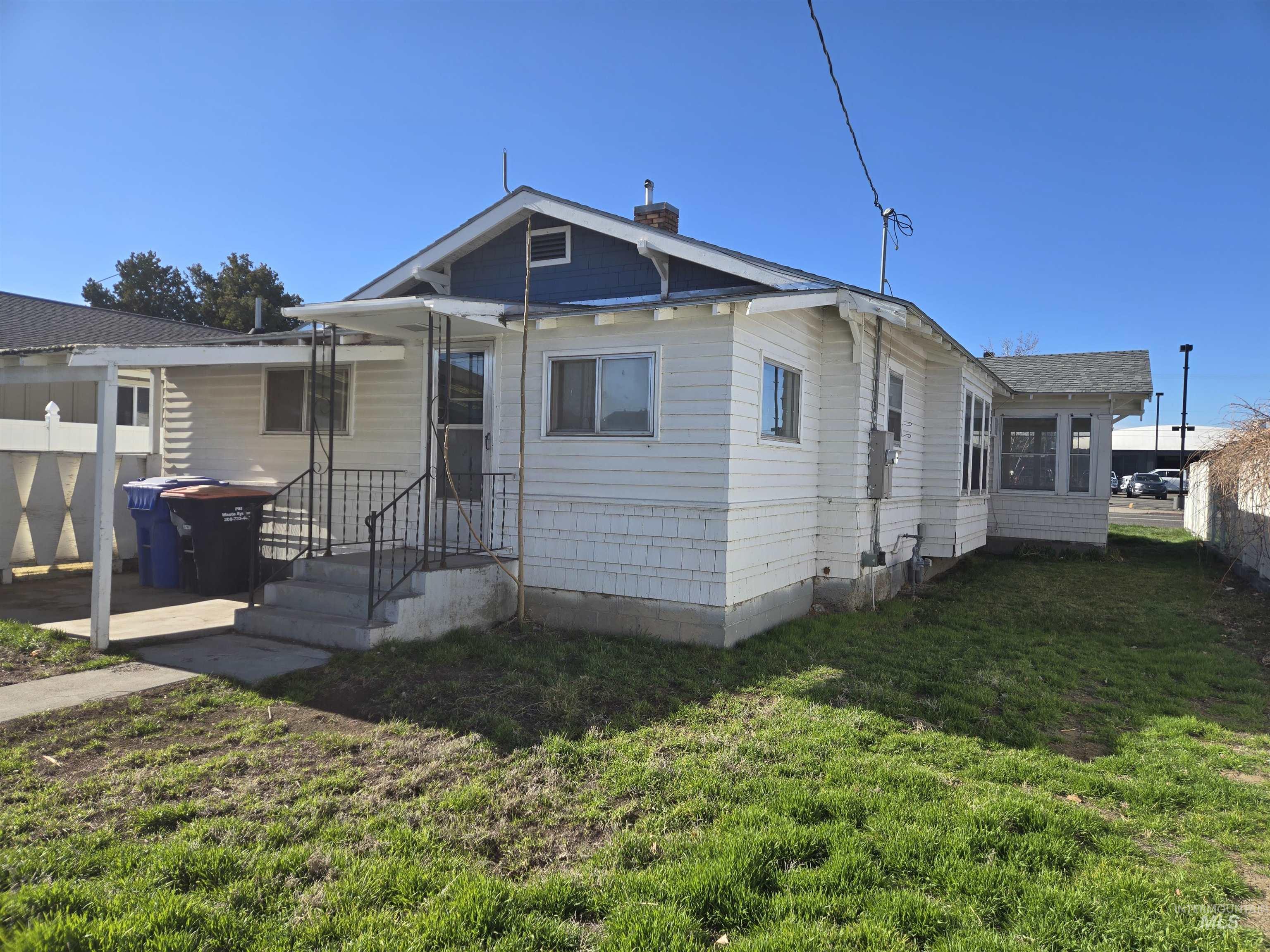 711 E 2nd Ave, Twin Falls, Idaho 83301, 2 Bedrooms, 2 Bathrooms, Residential For Sale, Price $219,000,MLS 98977319