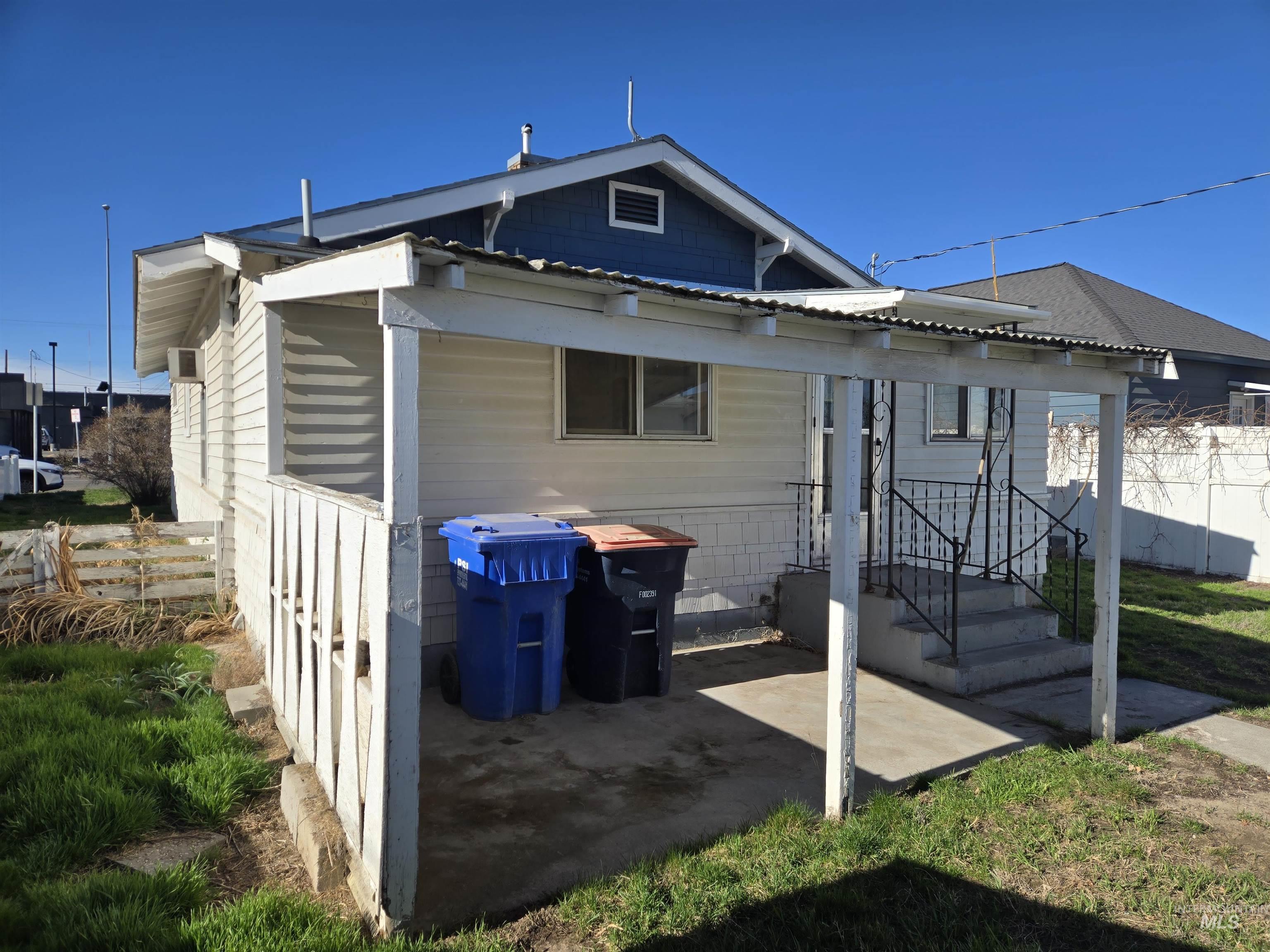 711 E 2nd Ave, Twin Falls, Idaho 83301, 2 Bedrooms, 2 Bathrooms, Residential For Sale, Price $219,000,MLS 98977319