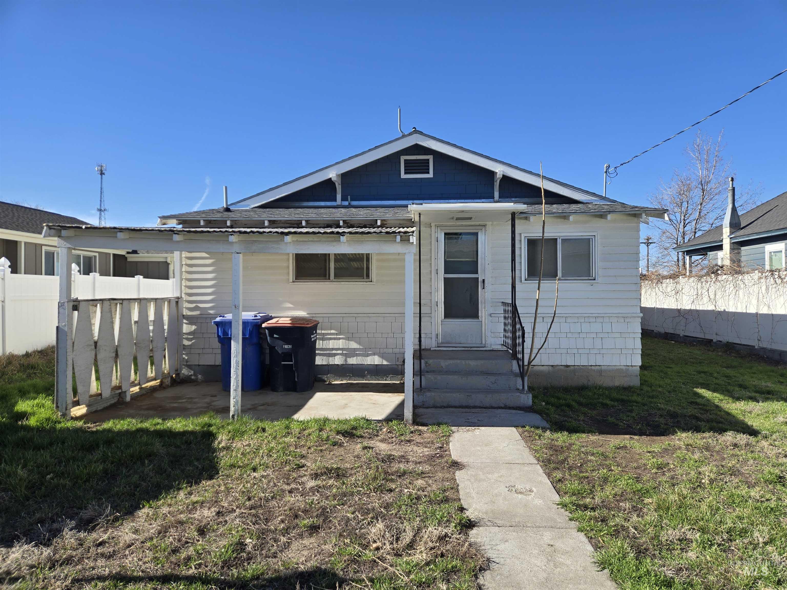 711 E 2nd Ave, Twin Falls, Idaho 83301, 2 Bedrooms, 2 Bathrooms, Residential For Sale, Price $219,000,MLS 98977319