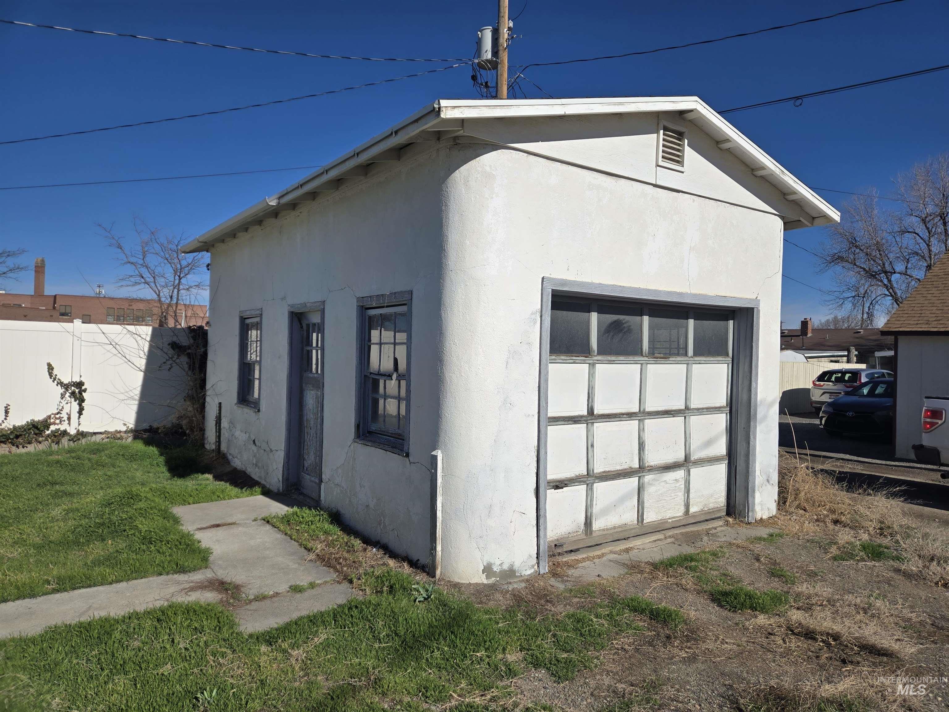 711 E 2nd Ave, Twin Falls, Idaho 83301, 2 Bedrooms, 2 Bathrooms, Residential For Sale, Price $219,000,MLS 98977319