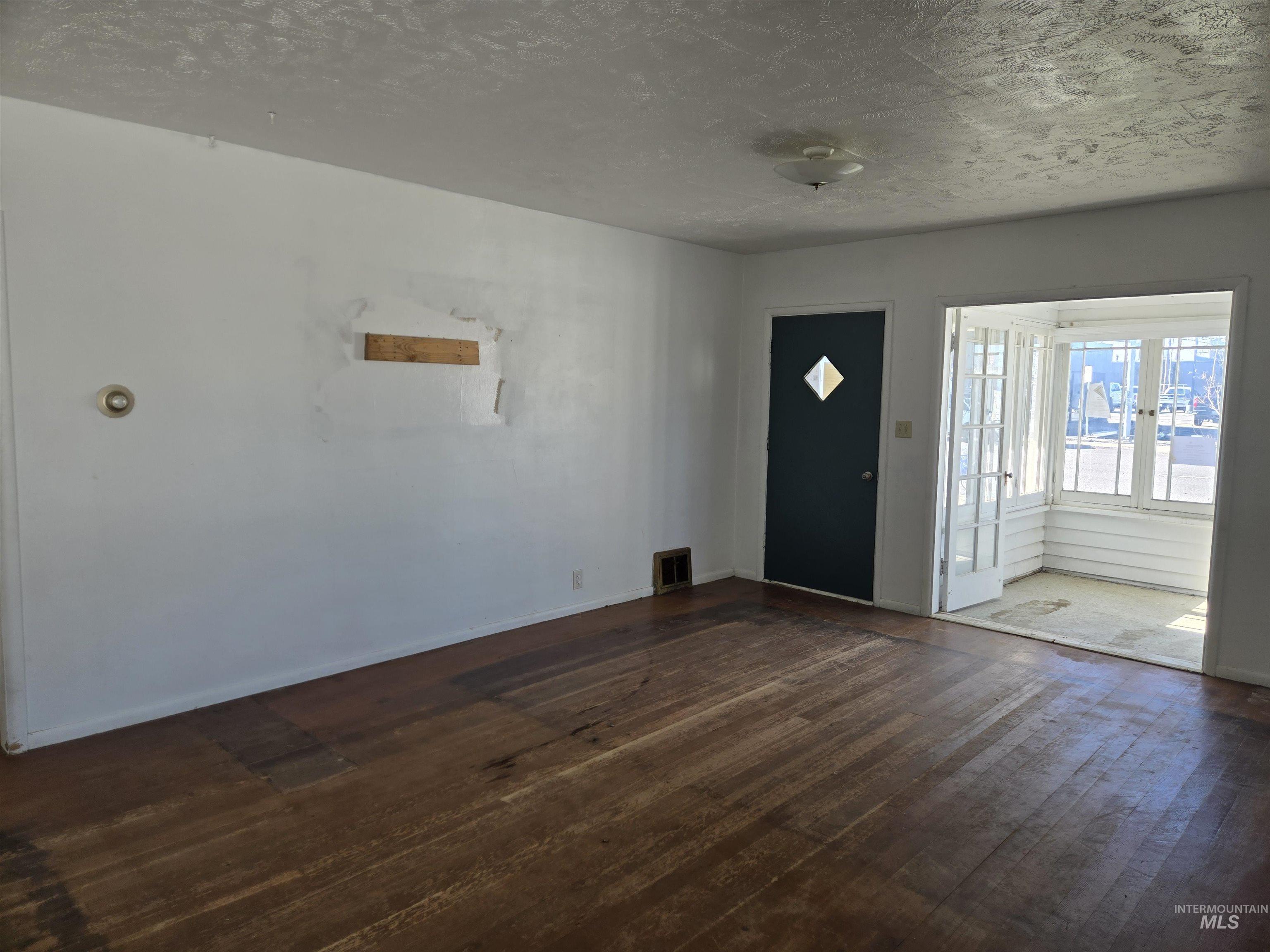 711 E 2nd Ave, Twin Falls, Idaho 83301, 2 Bedrooms, 2 Bathrooms, Residential For Sale, Price $219,000,MLS 98977319