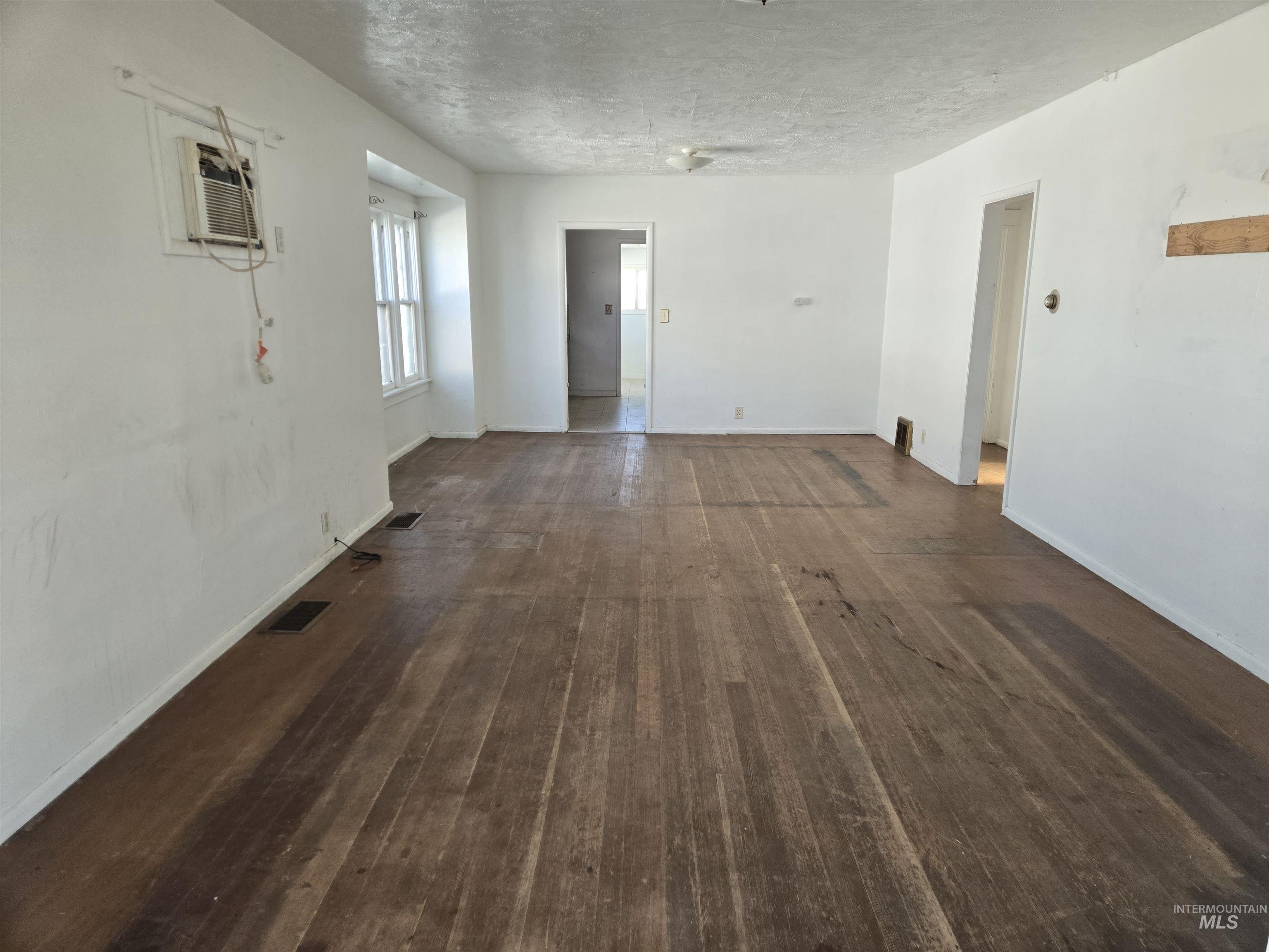 711 E 2nd Ave, Twin Falls, Idaho 83301, 2 Bedrooms, 2 Bathrooms, Residential For Sale, Price $219,000,MLS 98977319