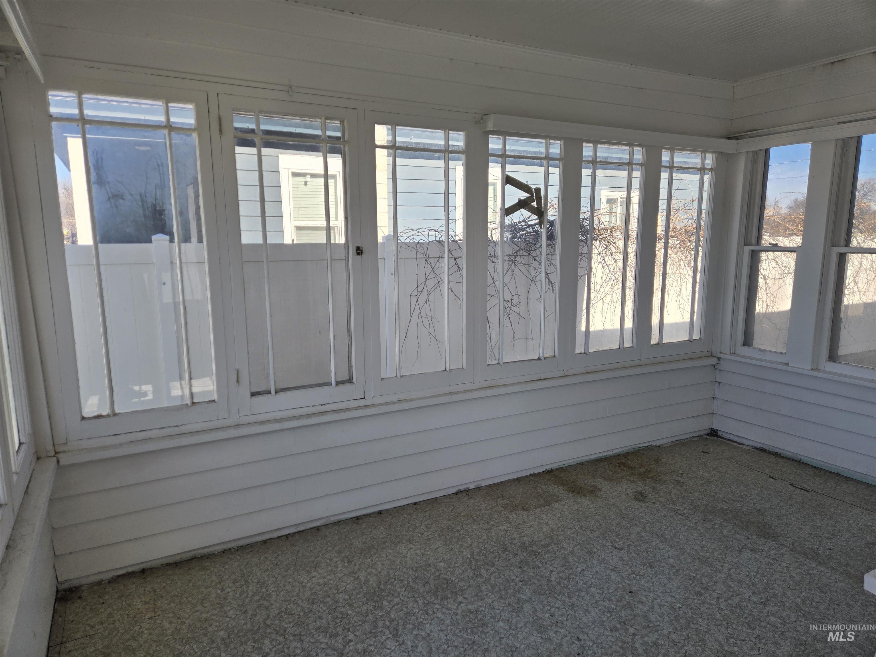 711 E 2nd Ave, Twin Falls, Idaho 83301, 2 Bedrooms, 2 Bathrooms, Residential For Sale, Price $219,000,MLS 98977319