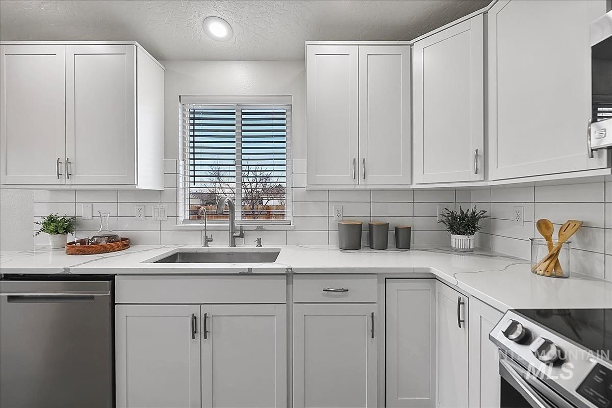 1211 W Hawaii Ave, Nampa, Idaho 83686, 3 Bedrooms, 2 Bathrooms, Residential For Sale, Price $369,900, 98977339