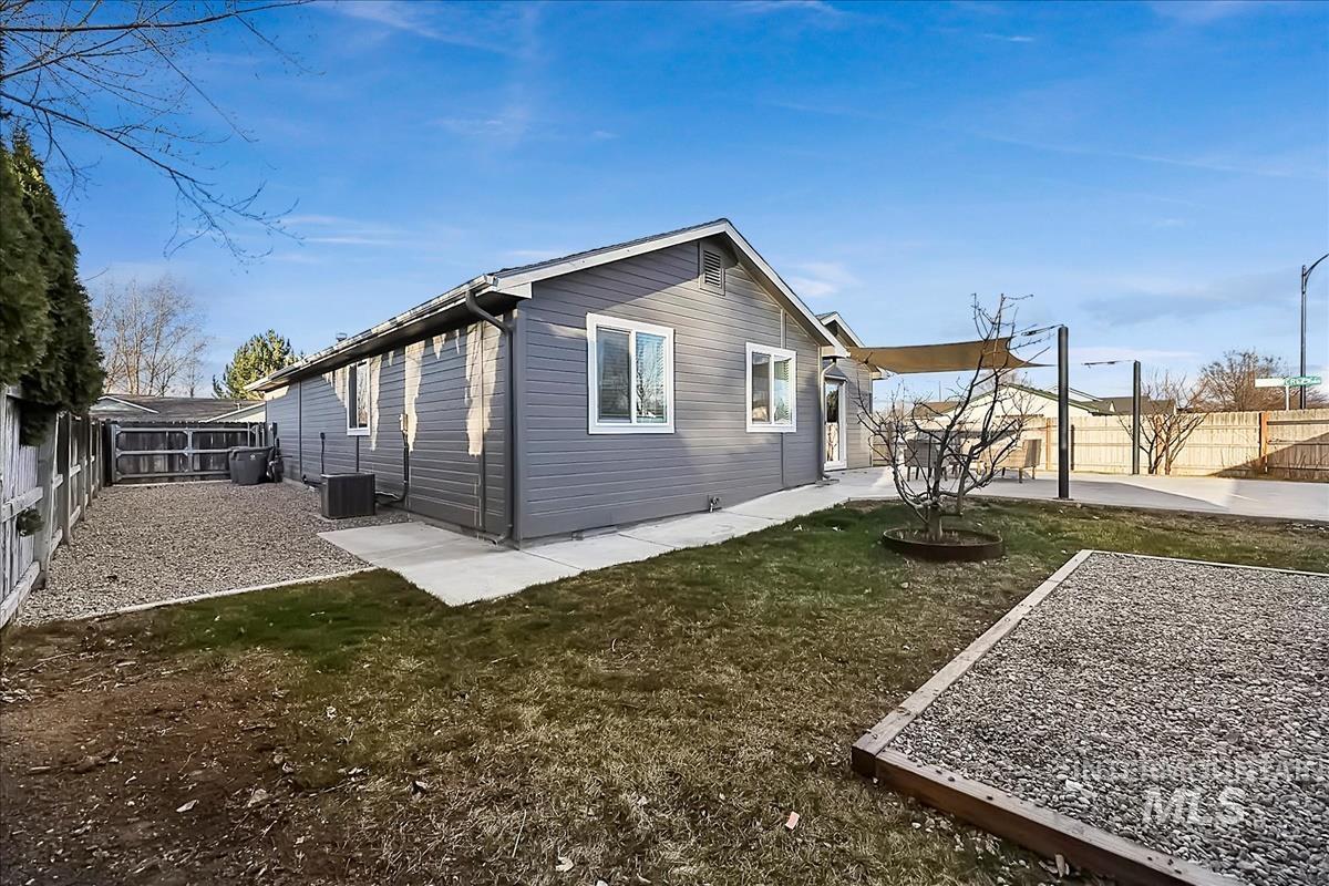 1211 W Hawaii Ave, Nampa, Idaho 83686, 3 Bedrooms, 2 Bathrooms, Residential For Sale, Price $369,900, 98977339