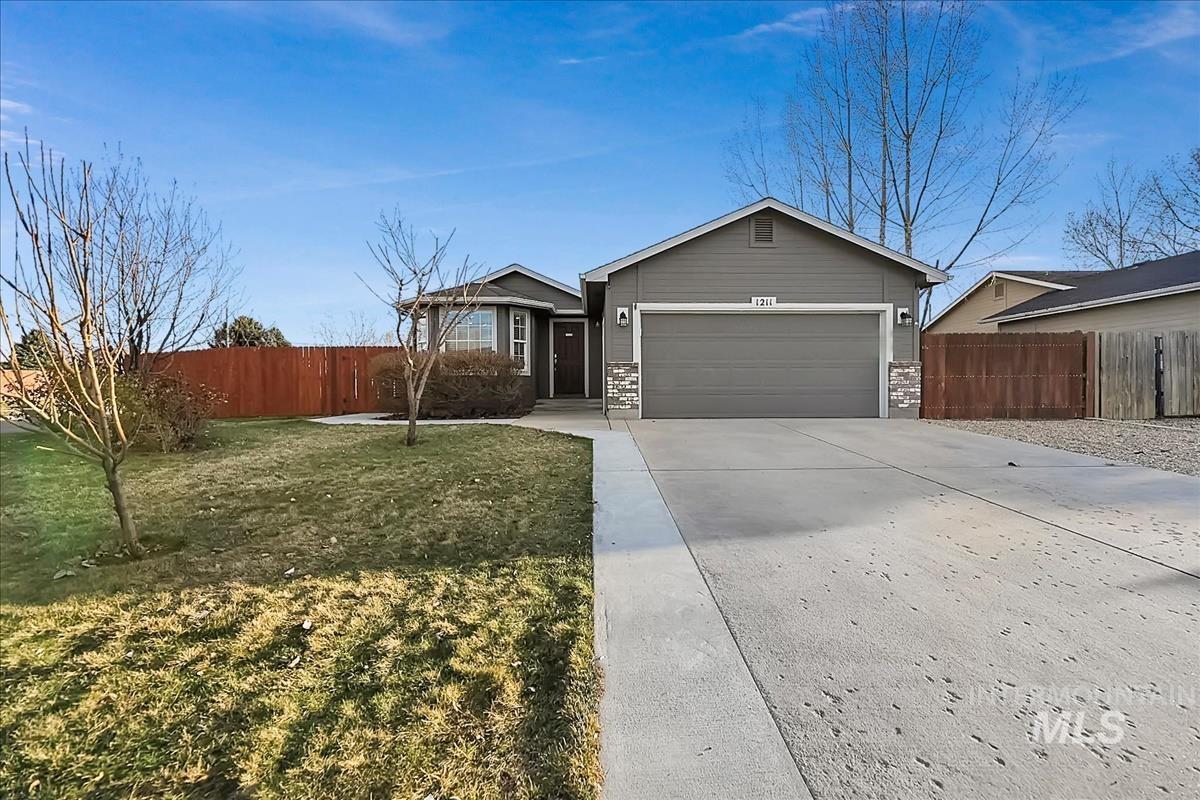 1211 W Hawaii Ave, Nampa, Idaho 83686, 3 Bedrooms, 2 Bathrooms, Residential For Sale, Price $369,900, 98977339