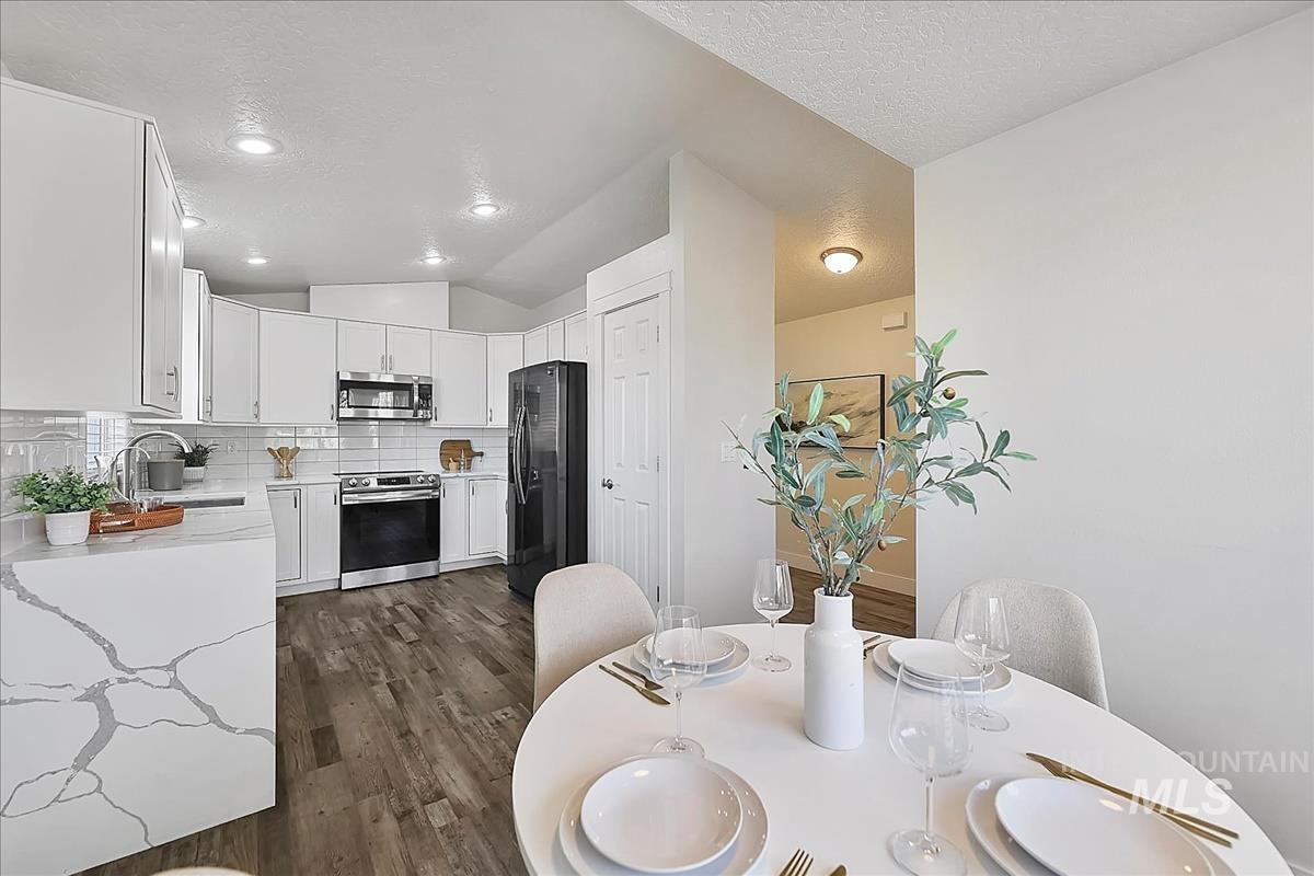 1211 W Hawaii Ave, Nampa, Idaho 83686, 3 Bedrooms, 2 Bathrooms, Residential For Sale, Price $369,900, 98977339