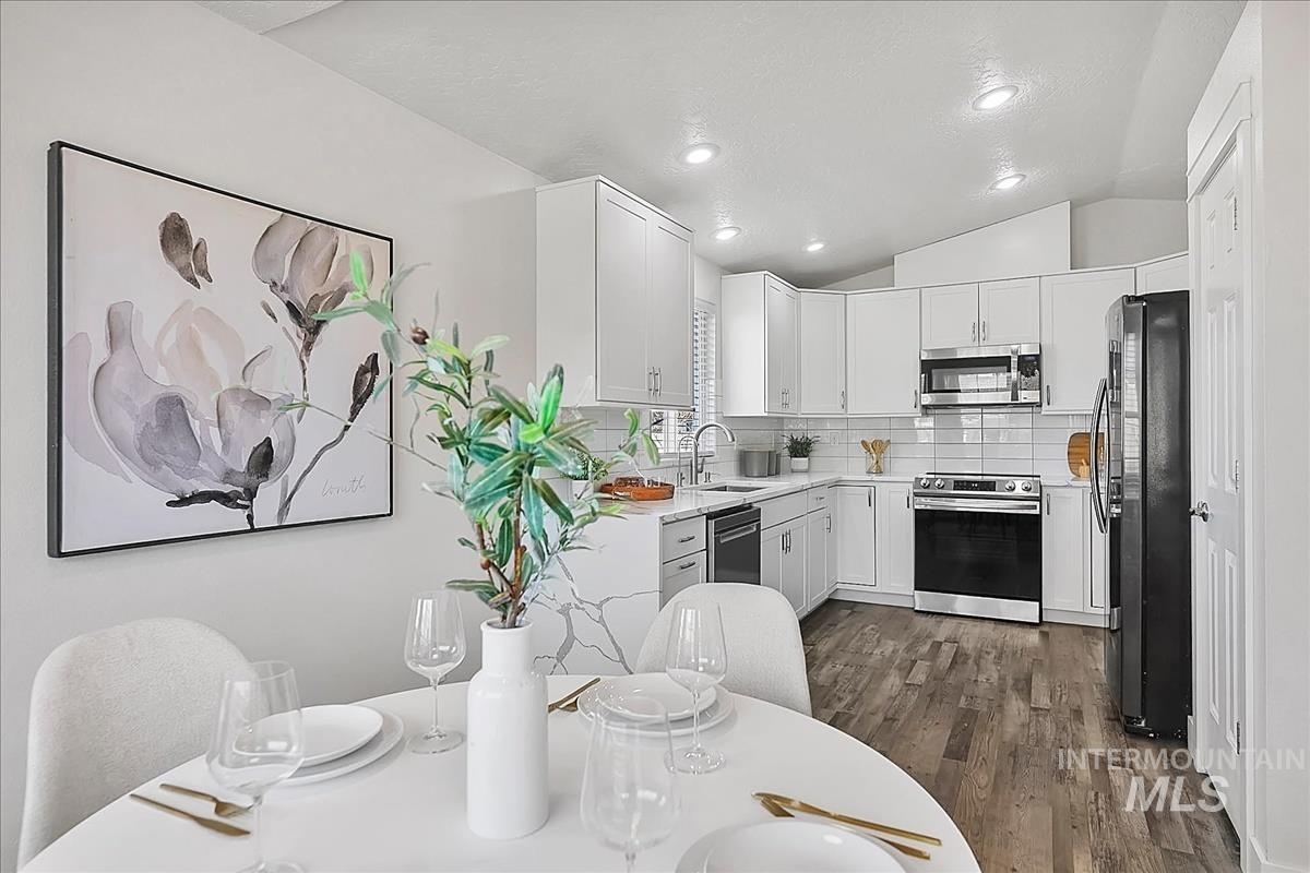 1211 W Hawaii Ave, Nampa, Idaho 83686, 3 Bedrooms, 2 Bathrooms, Residential For Sale, Price $369,900, 98977339