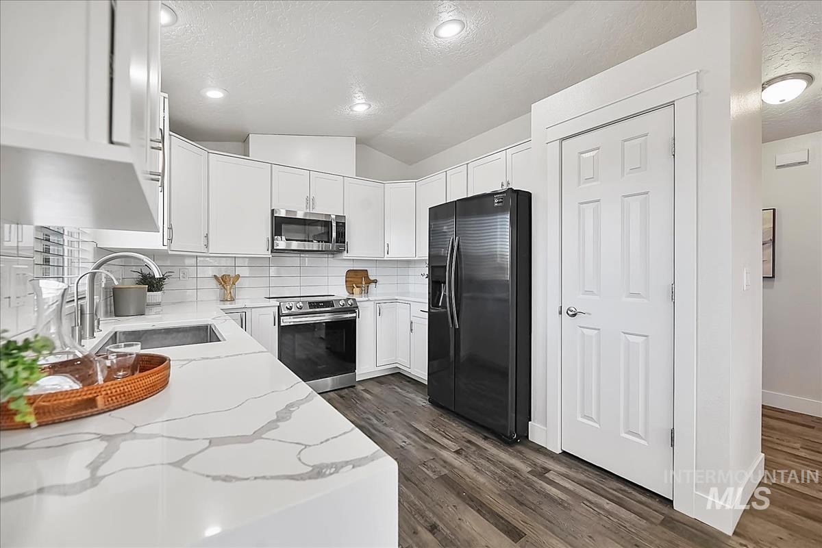 1211 W Hawaii Ave, Nampa, Idaho 83686, 3 Bedrooms, 2 Bathrooms, Residential For Sale, Price $369,900, 98977339