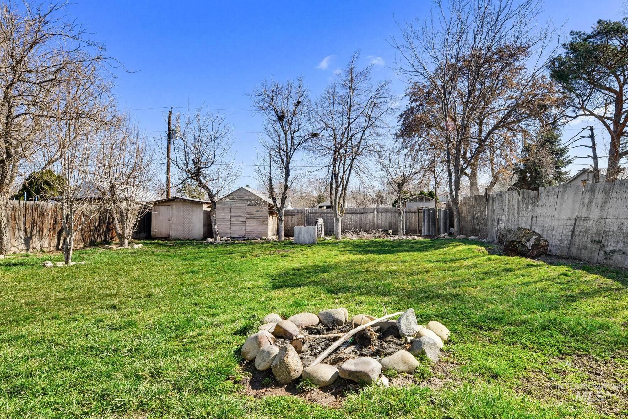 816 S Wardwell Ave, Emmett, Idaho 83617, 5 Bedrooms, 2 Bathrooms, Residential For Sale, Price $349,900,MLS 98977342